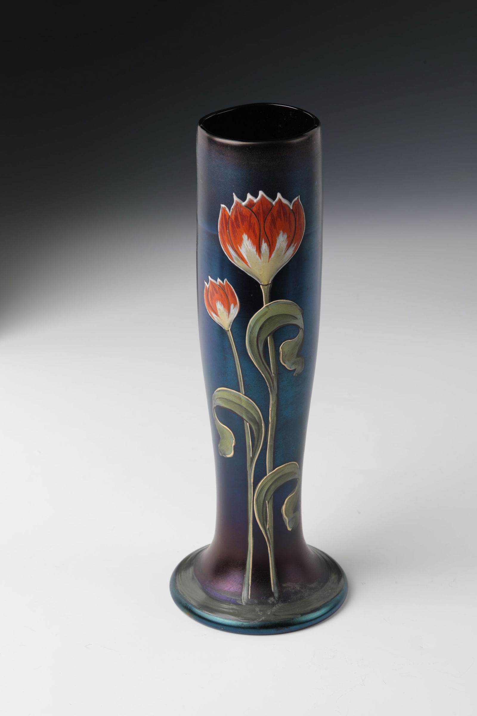 Vase with tulips: Vase with tulips Ferdinand von Poschinger, Glashüttenwerke Buchenau, c. 1900 Violet glass with colourful opaque enamel decoration. Matt iridescent. Underside inscribed: S./4 N° 155/II (painted in