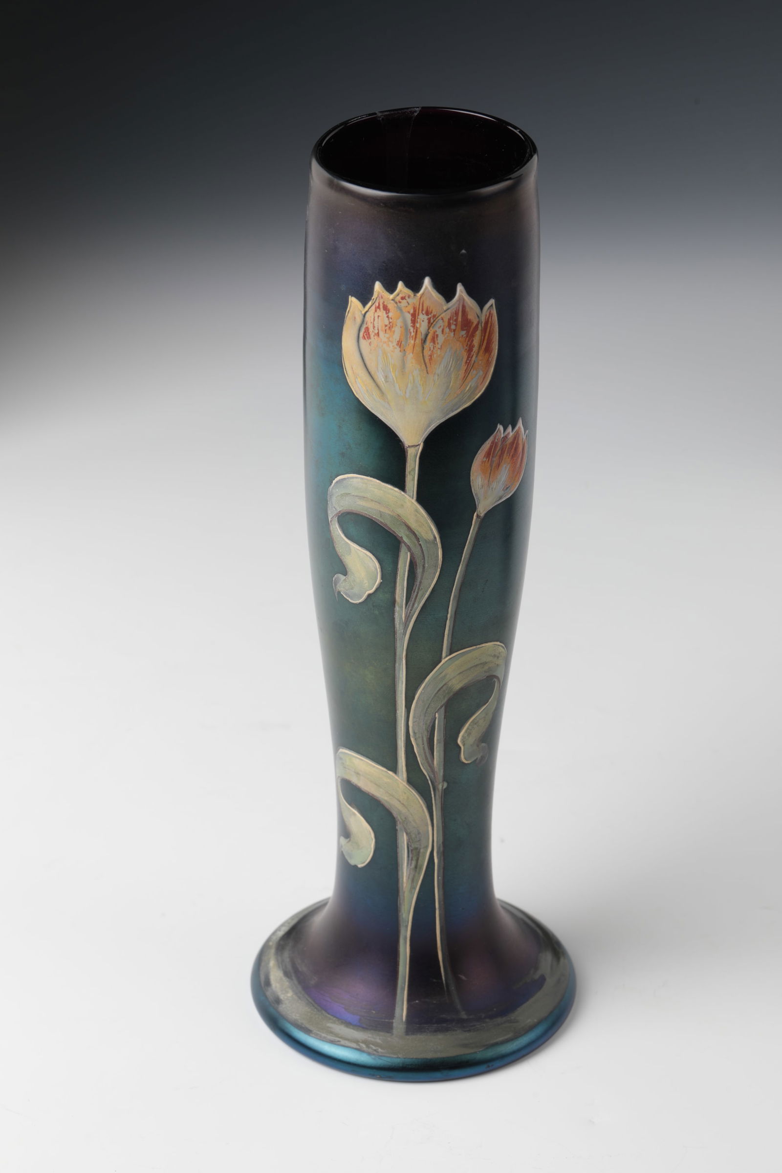 Vase with tulips: Vase with tulips Ferdinand von Poschinger, Glashüttenwerke Buchenau, c. 1900 Violet glass with colourful opaque enamel decoration. Matt iridescent. Underside inscribed: S./4 N° 155/II (painted in