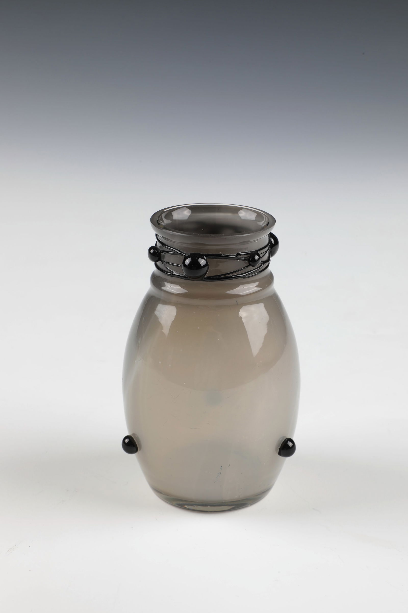 Vase: Vase Georg Carl von Reichenbach (design), Krystallglasfabrik Benedikt von Poschinger, Oberzwieselau (execution), c. 1908 Colourless glass, underlaid with grey opal, irregularly wound with black-violet