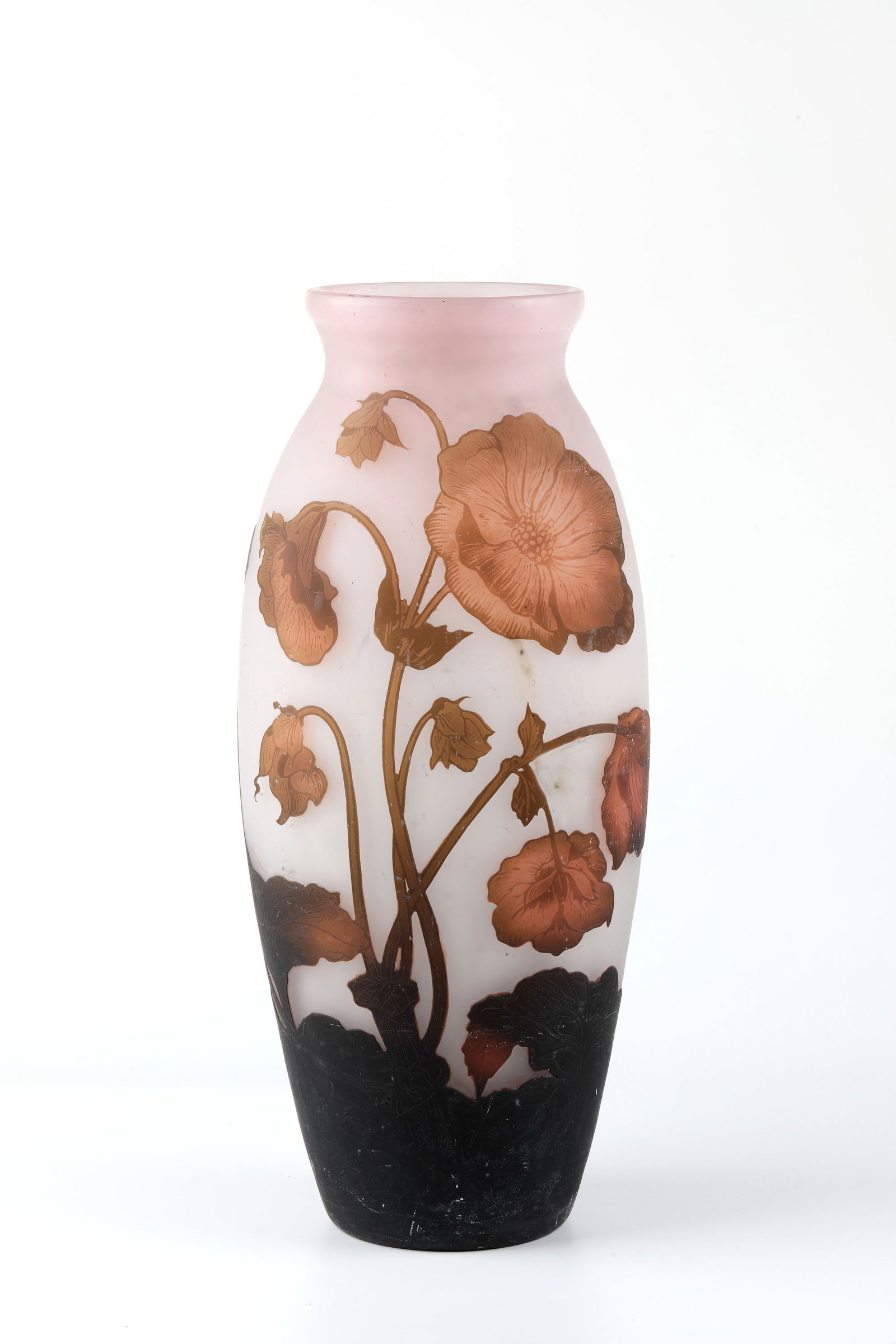Vase with poppy seeds: Vase with poppy seeds Vereinigte Lausitzer Glaswerke AG ('Arsall'), Weisswasser/Oberlausitz, 1918-29 Colourless glass, matt on the inside and underlaid with light salmon pink and white opal. Overlaid
