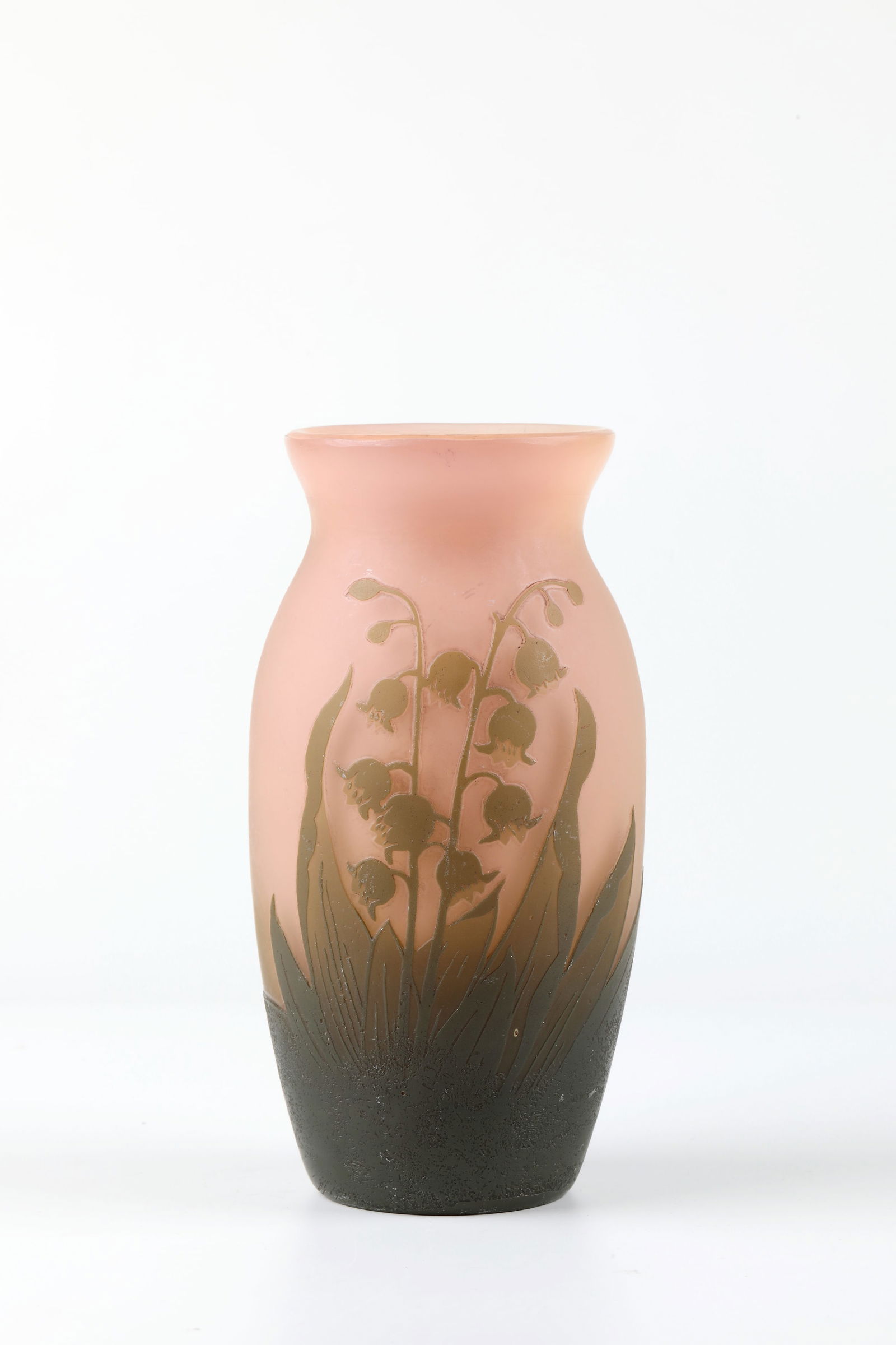 Vase with lily of the valley: Vase with lily of the valley ''Arsall'' Vereinigte Lausitzer Glaswerke AG, Weisswasser / Oberlausitz, 1918-1929 Colourless glass, pink partial underlay and green overlay. Etched decoration in relief