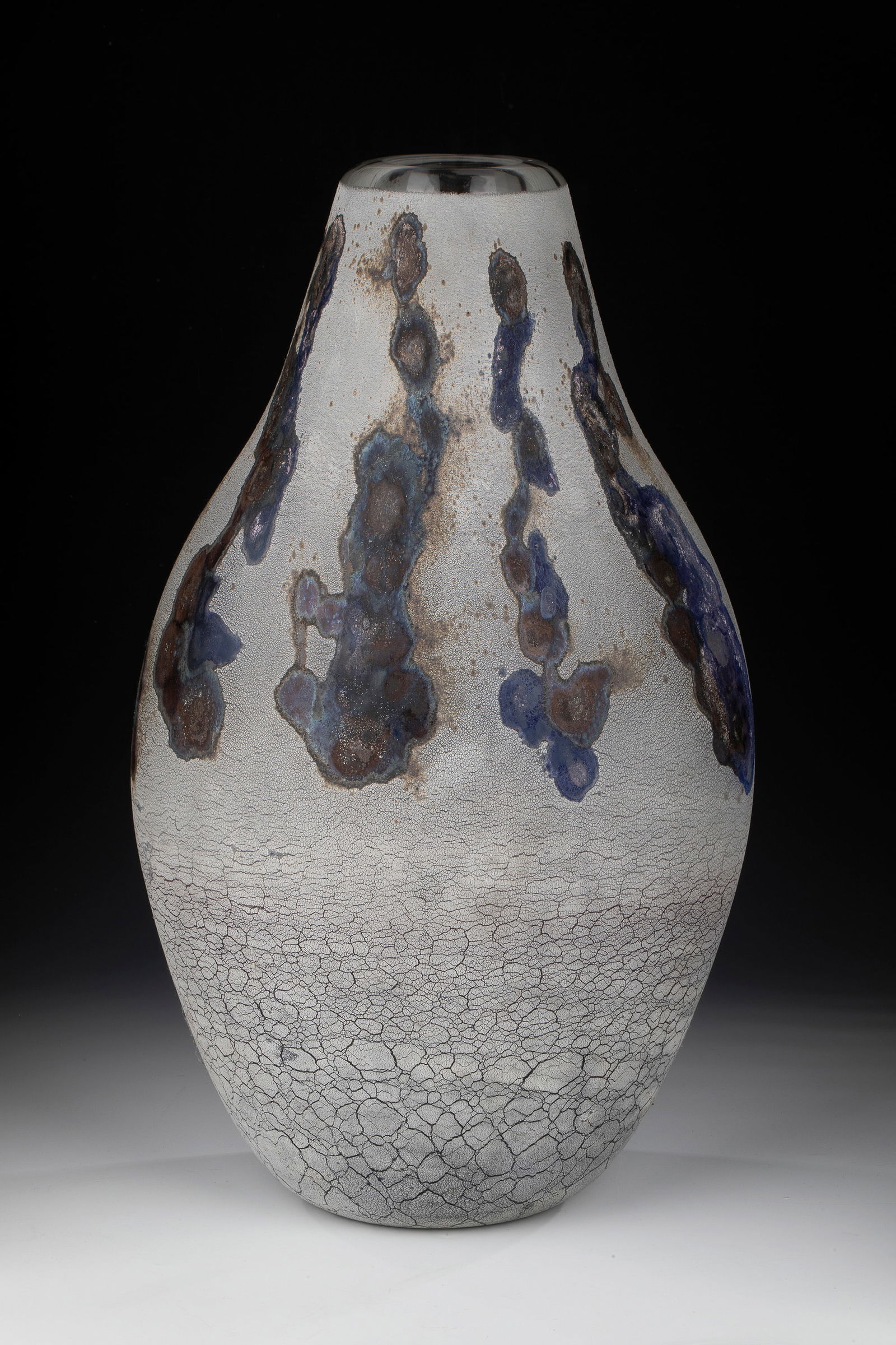 Large vase ''Scavo'': Large vase ''Scavo'' Alfredo Barbini, Murano, c. 1970 Colourless, partly violet-tinged glass with oxide melting. Inscribed under the stand in engraving: A. Barbini. H. 48.5 cm. Please note that items