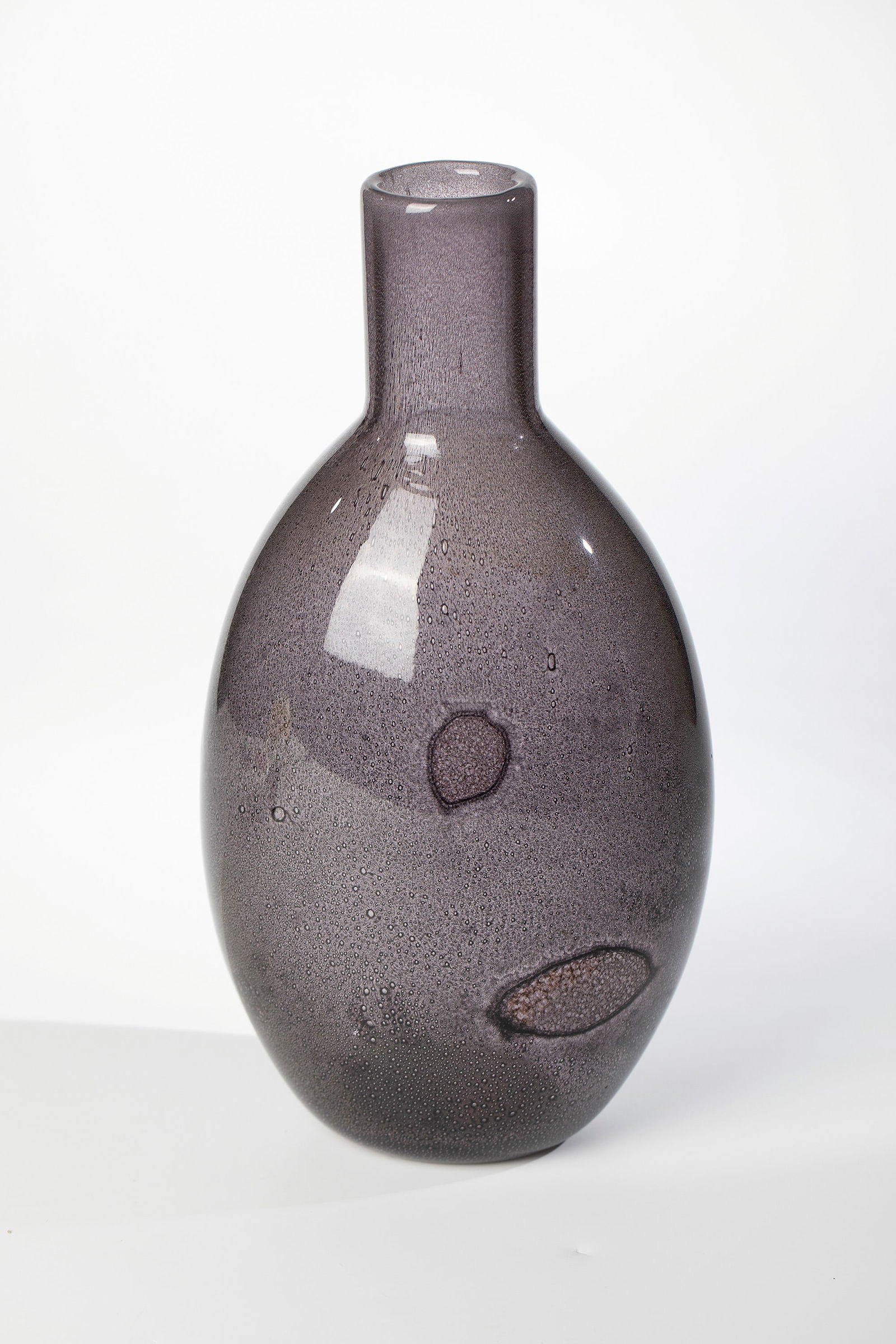Vase ''Efeso'': Vase ''Efeso'' Ercole Barovier (design), Barovier & Toso, Murano, 1964 Colourless, strongly blistered glass with fine, grey-purple powder meltings between the layers. h. 34.5 cm. Lit.: Marina Barovier