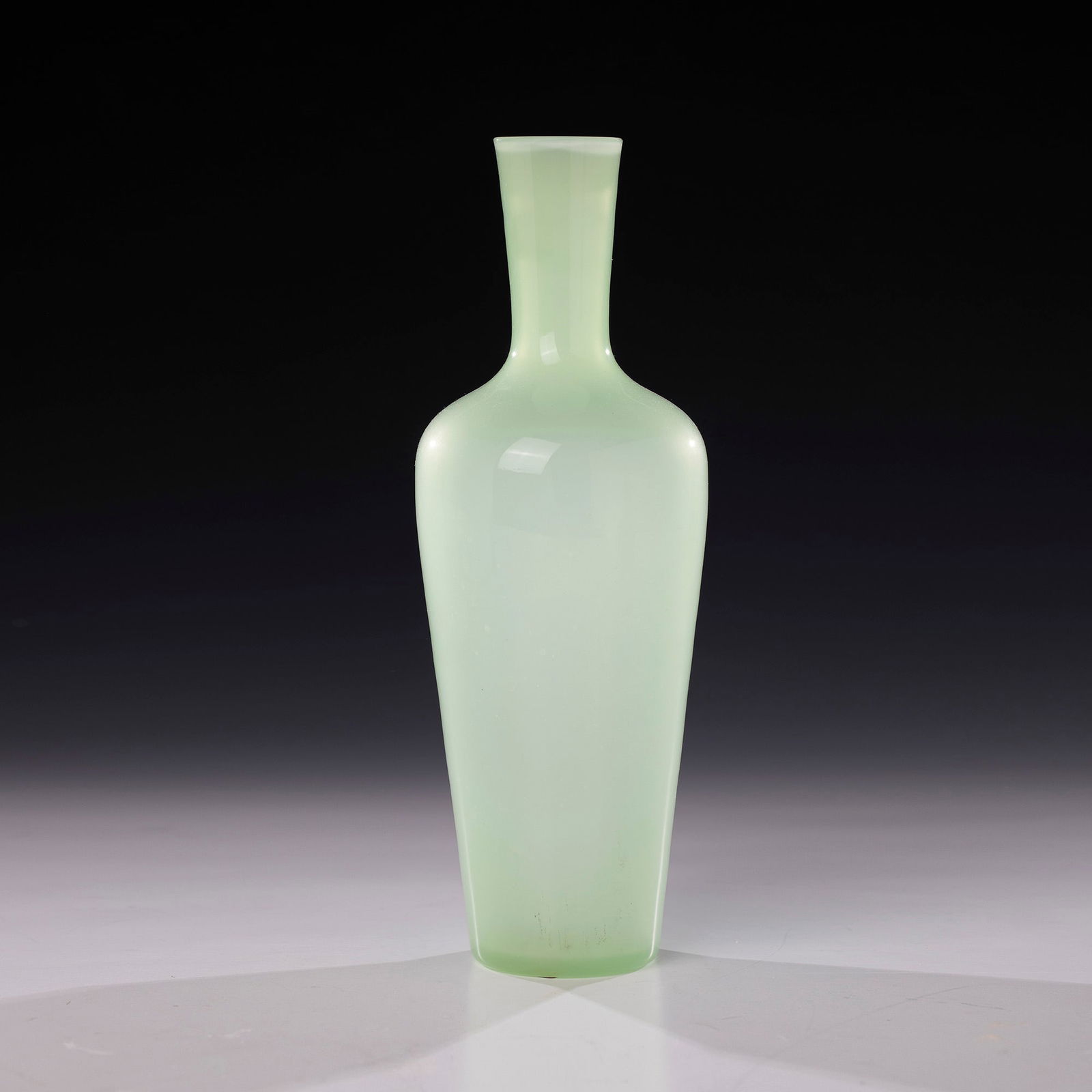 Unique bottle vase: Unique bottle vase Compagnia di Venezia e Murano - Pauly & C., 2nd half of the 20th century Colourless glass, with light green opal underlay. Underside with original sticker PAULY & C. N° 46913 and h