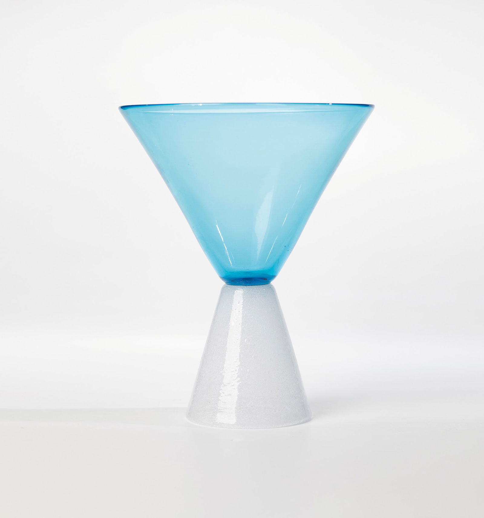 Vase object: Vase object Compagnia di Venezia e Murano - Pauly & C. (attributed), Murano, 2nd half of the 20th century. Light blue and colourless, strongly bubbled glass ('Pulegoso'), hot-fused. H. 19.5 cm. Please