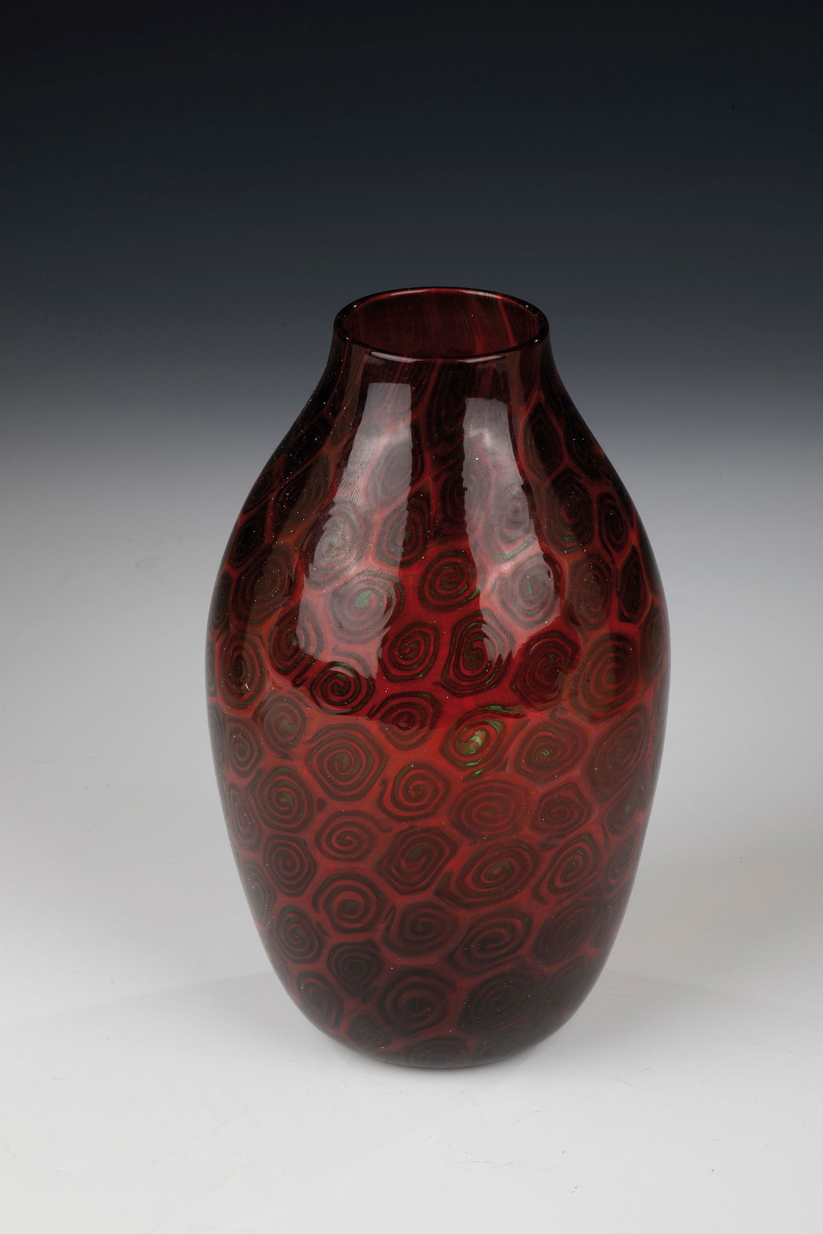 Vase ''Spiral'': Vase ''Spiral'' Renato Toso (design), Fratelli Toso, Murano, 1961-64 Colourless glass, with fused spiral murrine in red-green. H. 17 cm. Lit.: Marc Heiremans/Caterina Toso, Fratelli Toso Murano 1902-1
