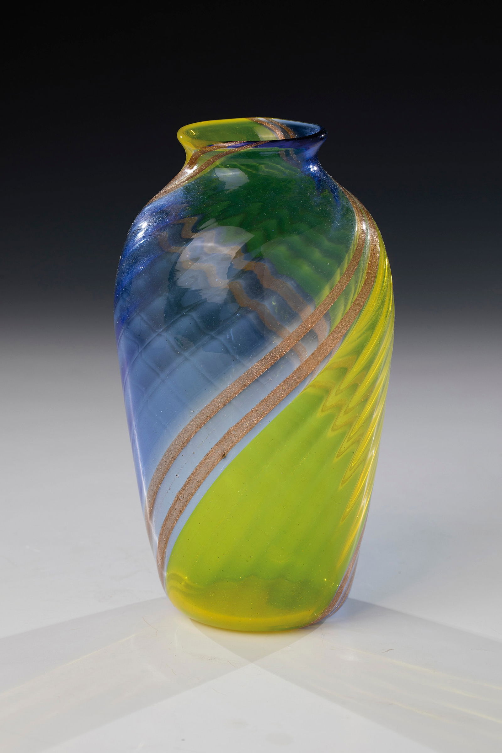 Vase: Vase Fratelli Toso, Murano, c. 1955/60 Colourless glass with blue, light yellow and aventurine ribbon inclusions. H. 18 cm. Please note that items marked with an asterisk in the catalog are subject to