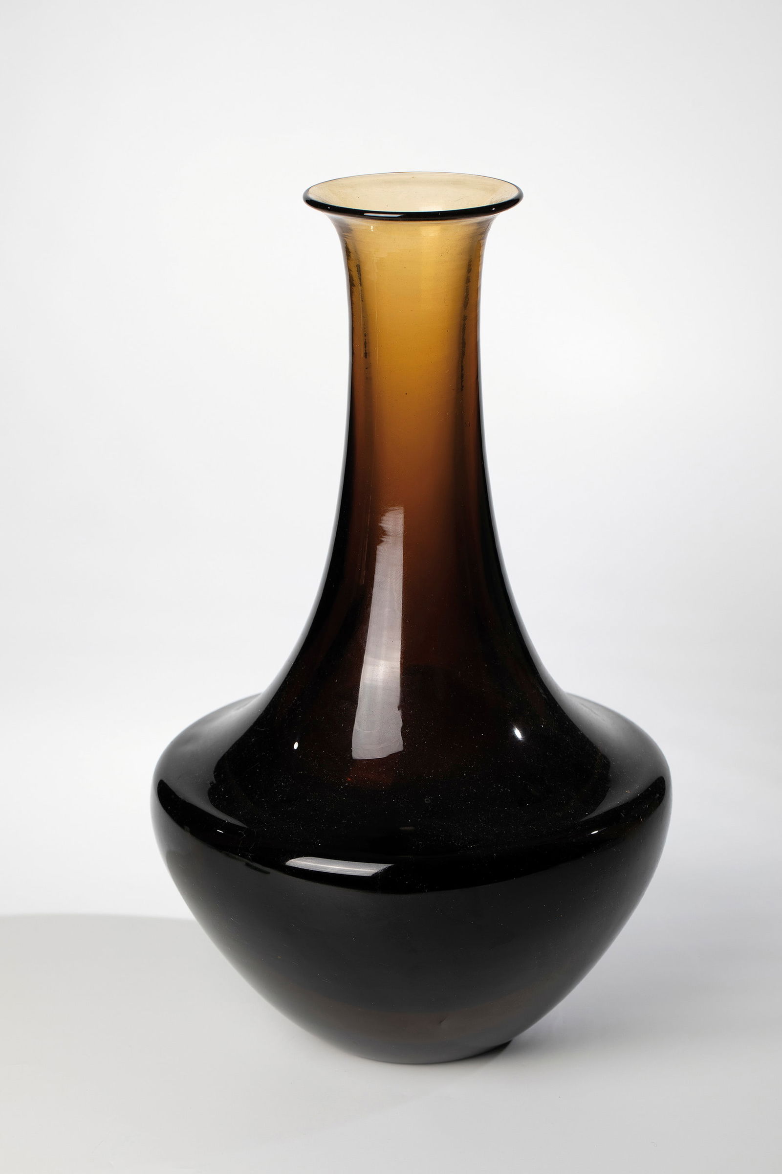 Vase ''Sommerso'': Vase ''Sommerso'' Flavio Poli (design), Seguso Vetri d'Arte, Murano, c. 1962 Light brown glass with honey-brown underlay. H. 37 cm. Please note that items marked with an asterisk in the catalog are su