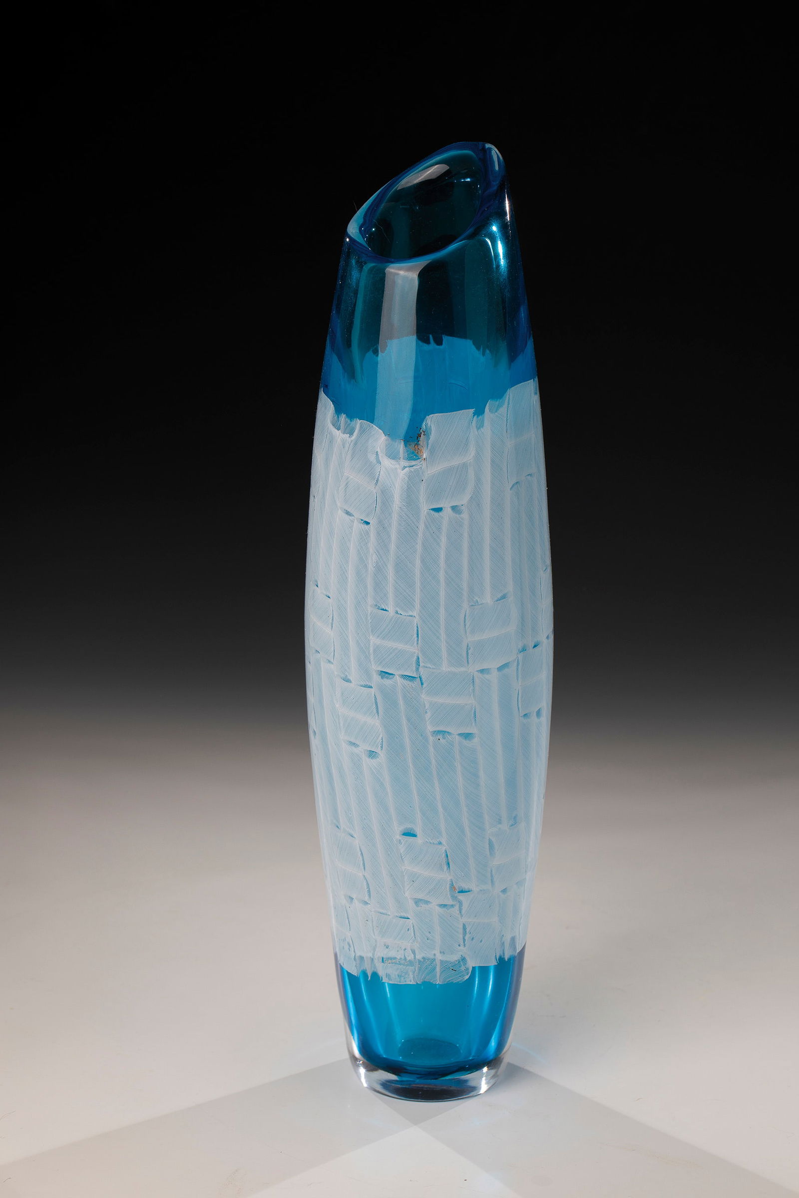 Vase ''Mosaico zanfirico'': Vase ''Mosaico zanfirico'' Paolo Venini (design), Venini & C., Murano, 1954 Colourless glass, azure blue underlay. Interlayer décor of fine mosaic-like plates in opaque white. H. 40.5 cm. Model No. 3