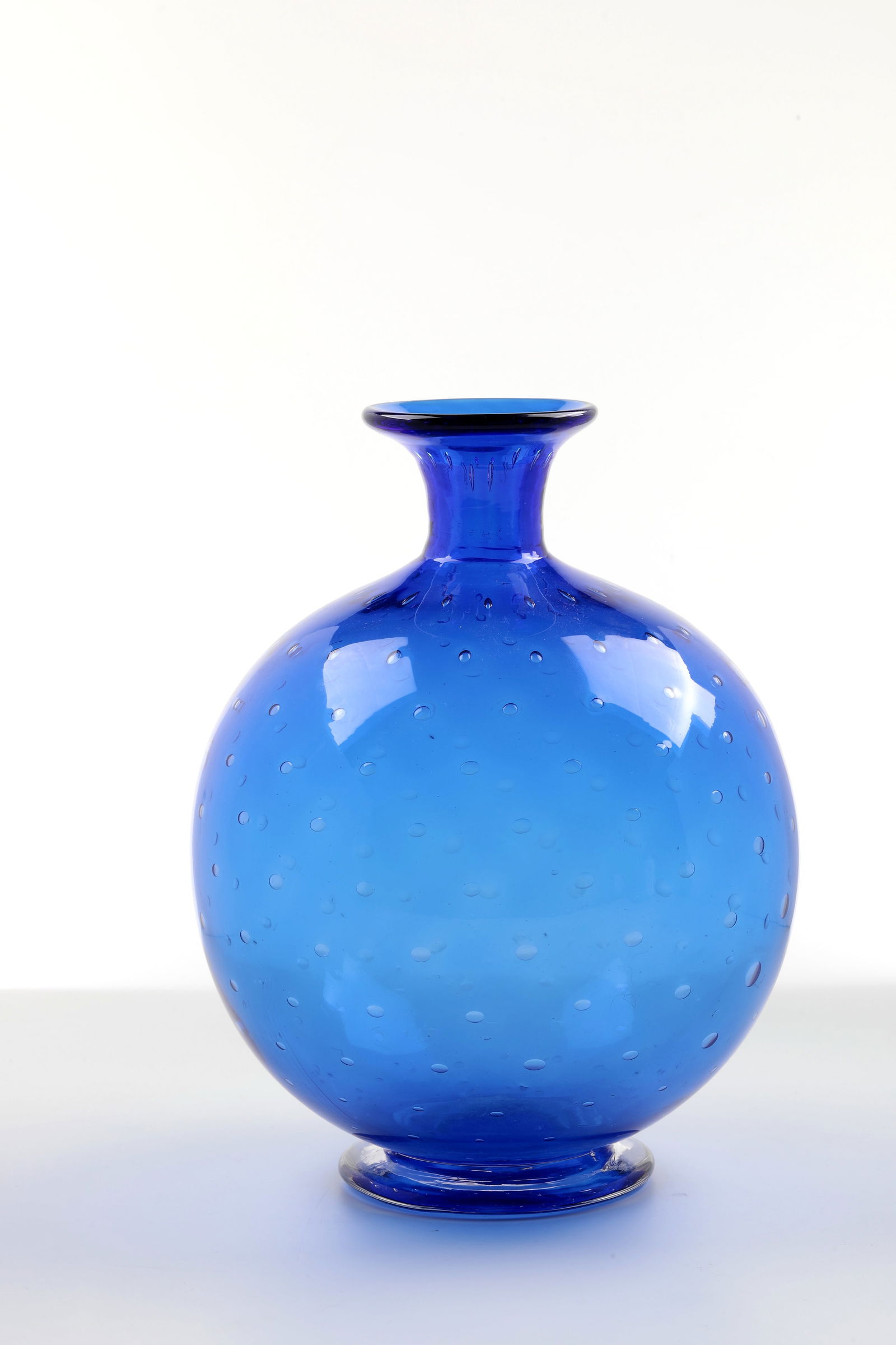 Vase ''a bolle'': Vase ''a bolle'' Venini, Murano, c. 1950 Colourless glass, blue underlaid with air bubbles incorporated in several rows. Inscribed on the bottom: venini murano ITALIA (3-line etching stamp). H. 25 cm.