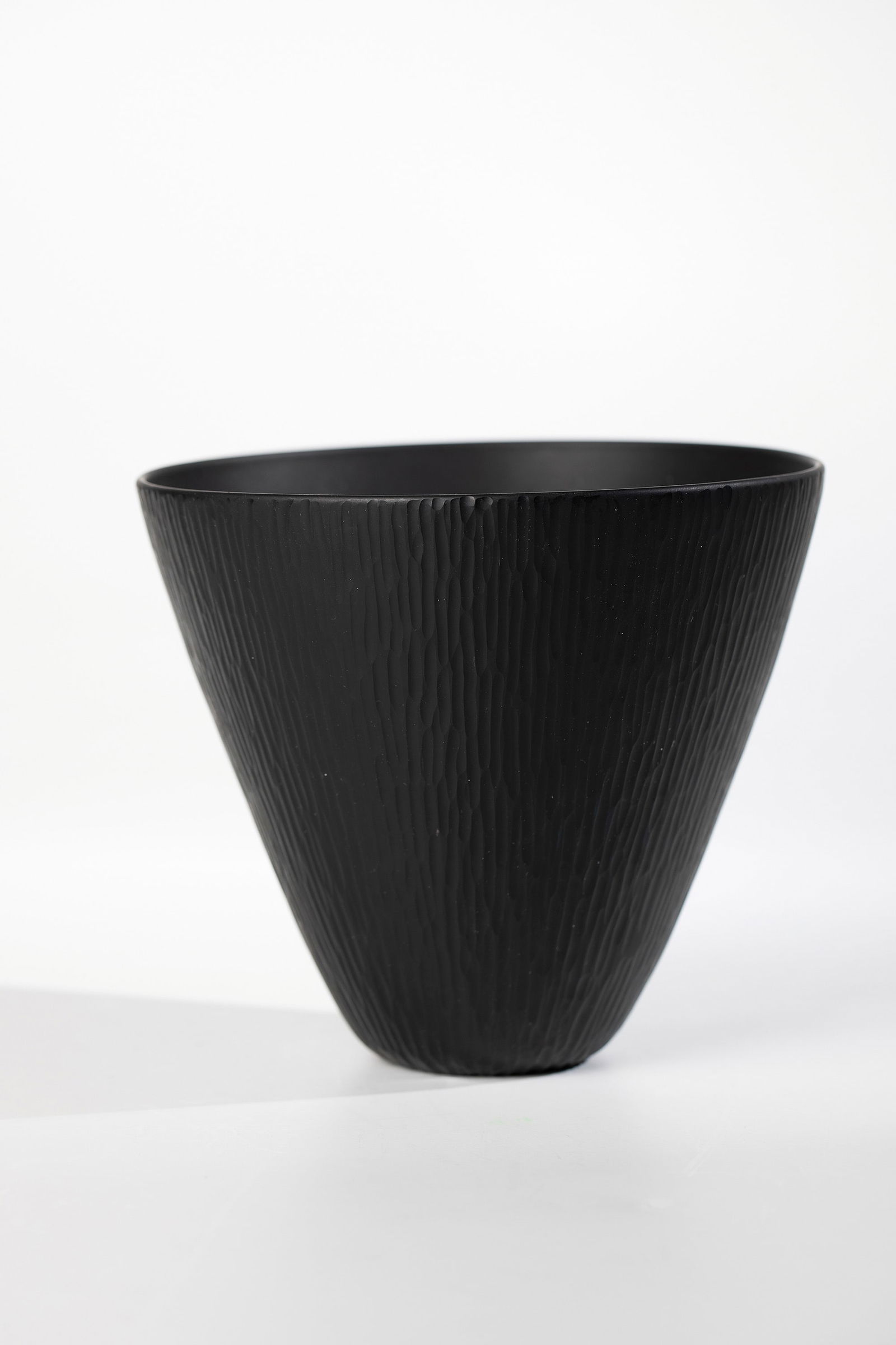 Vase ''Battuto'': Vase ''Battuto'' Vittorio Ferro (design attributed) for Fratelli Pagnin, Murano, 1999 opaque black glass. The outer wall is finished over the entire surface using the 'Batutto' technique. Underside