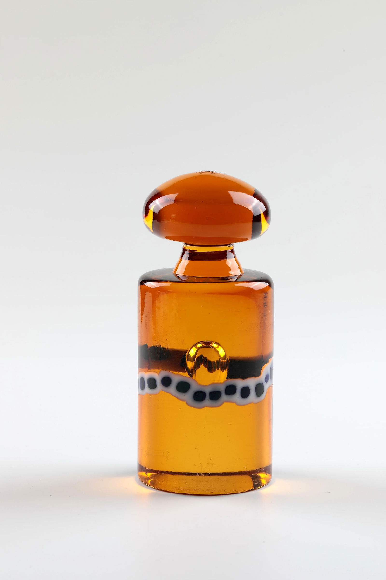 Paperweight: Paperweight Gianmaria Potenza (design), La Murrina, c. 1960 Amber glass, incorporated air bubble and circumferential murrine ribbon in blue and opaque white. H. 15 cm.