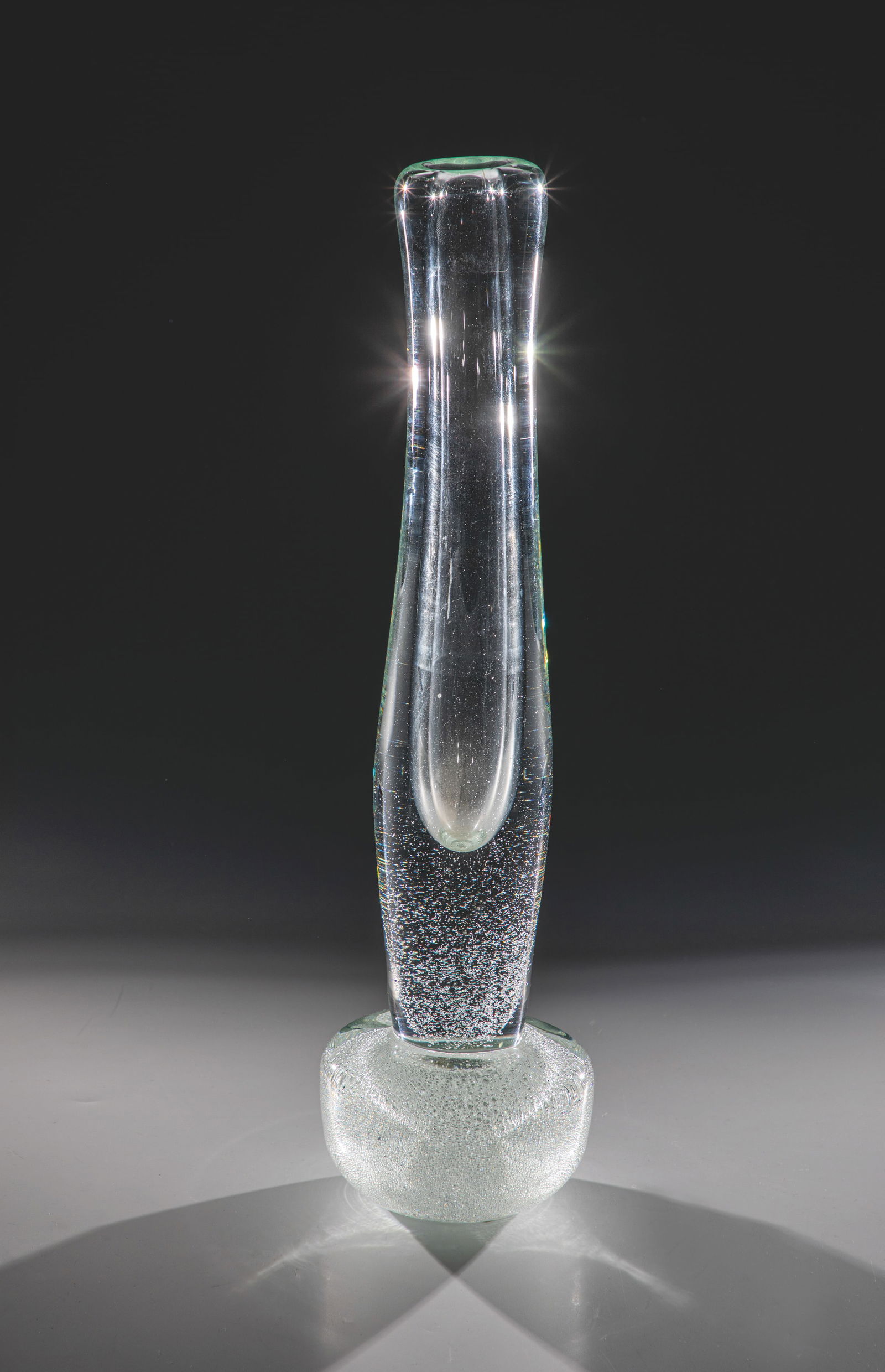 Vase: Vase Karel Wünsch, 1972 Colourless, thick-walled glass, with pierced air bubbles in the lower part of the wall. Underside in diamond plan inscribed: K. Wünsch '72. H. 47 cm