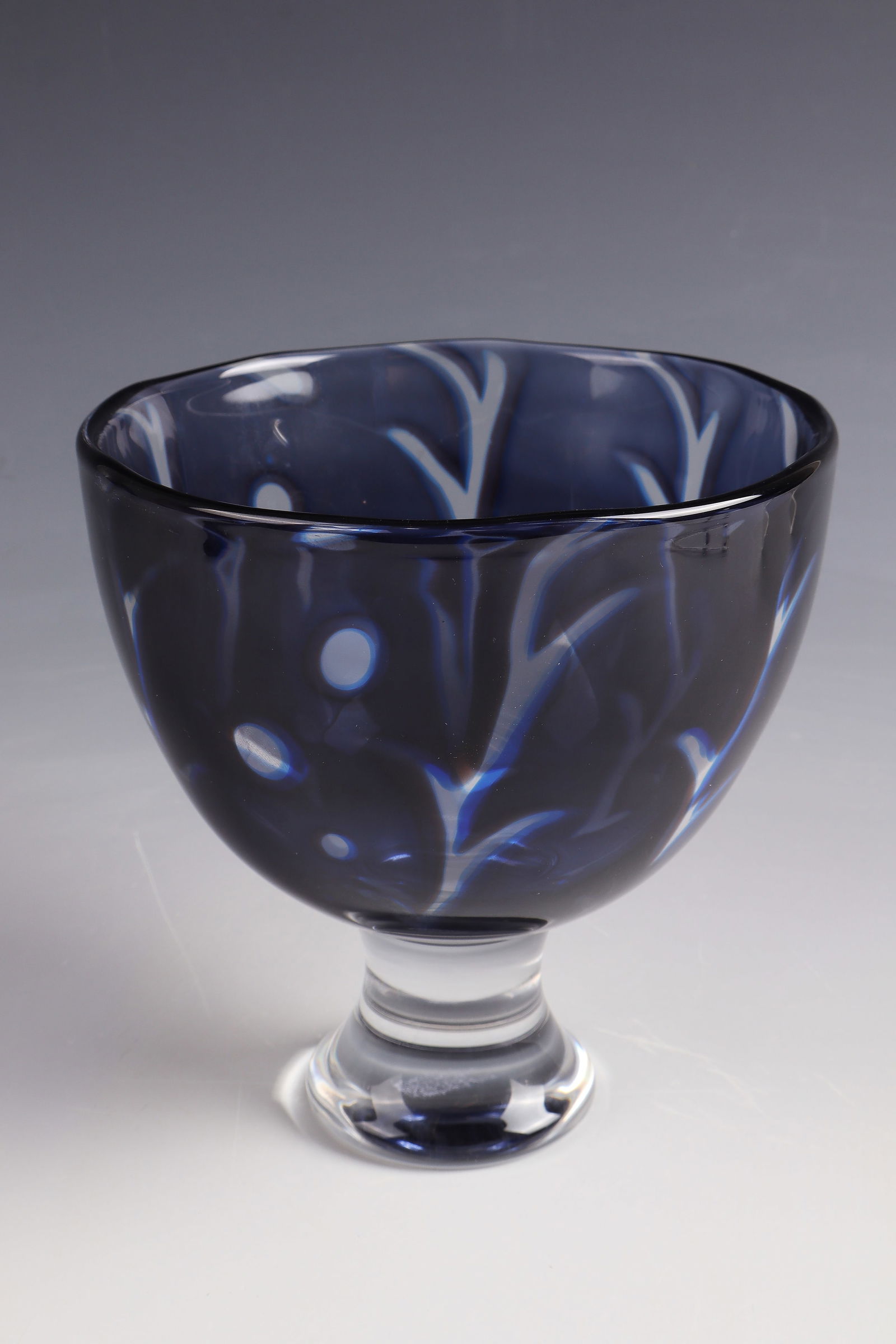 Foot cup in Graal technique: Foot bowl in Graal technique Gunnar Cyren for Orrefors, 1977 Colourless glass with blue overlay; circumferential décor worked in cold technique after intermediate cooling, reheated and repeatedly