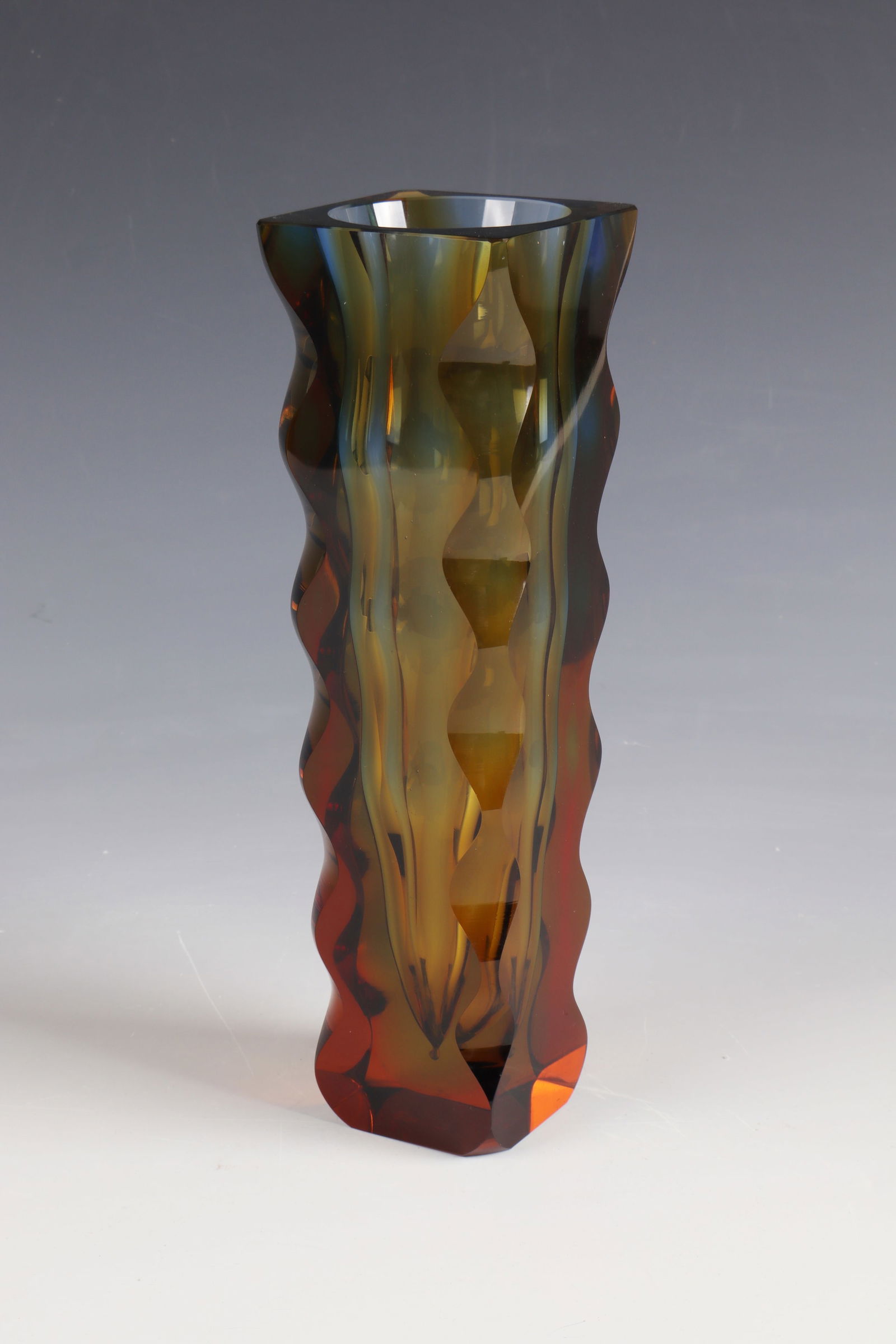 Pole vase: Rod vase Pavel Hlava (design) for Exbor, 1960s/70s Smoky brown flashed glass with wavy cut edges. H. 26 cm.