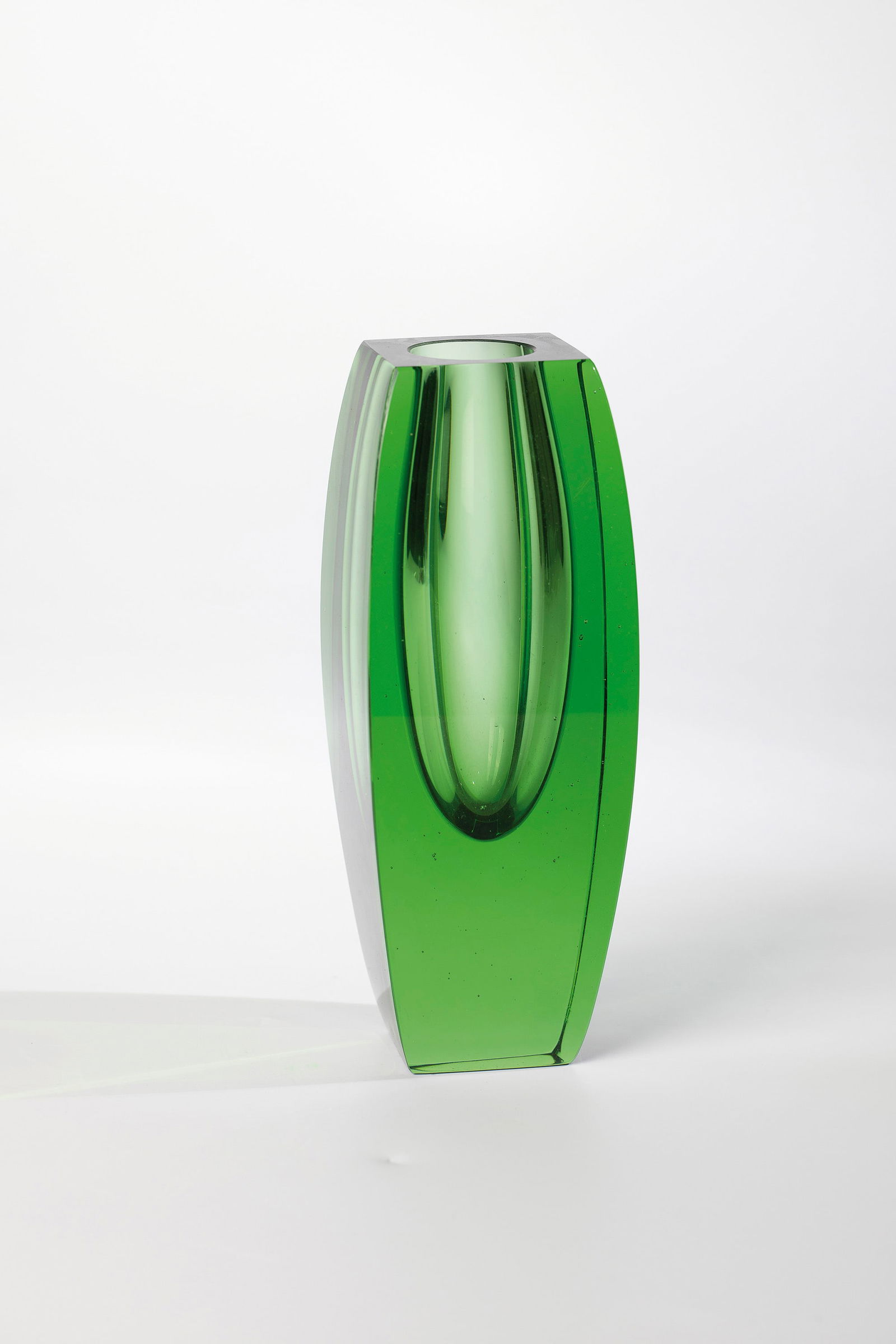 Vase ''Sommerso'': Vase ''Sommerso'' Murano, circa 1960 Thick-walled, green glass. Sanded and polished. H. 19.5 cm. Please note that items marked with an asterisk in the catalog are subject to standard VAT. For customer