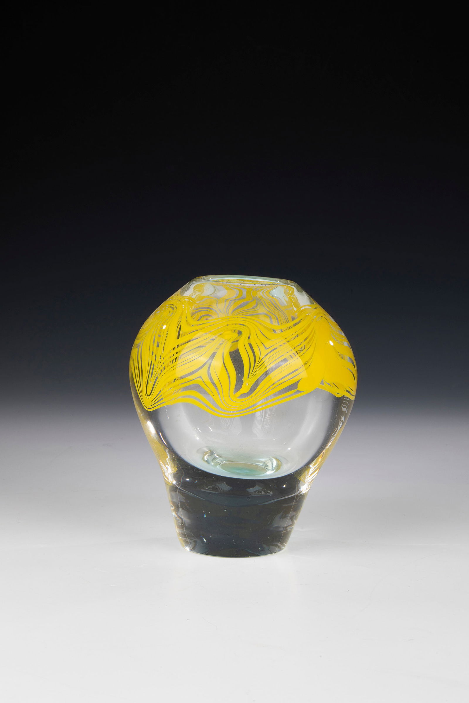 Vase: Vase Skrodlovice (attributed), Czechoslovakia, circa 1970 Colorless glass with combed interlayer decoration in opaque yellow. H. 13.5 cm. Please note that items marked with an asterisk in the catalog