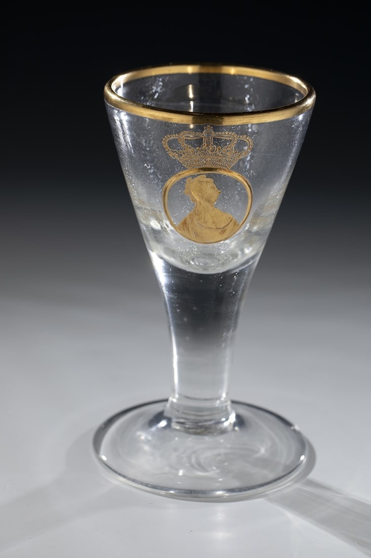 Goblet with bust portrait of Sophie Dorothea of Prussia: Goblet with bust portrait of Sophie Dorothea of Prussia, Potsdam or Zechlin, c. 1734, disc base with demolition. Massive shaft, merging into a funnel-shaped cuppa. On the obverse, in a highly cut