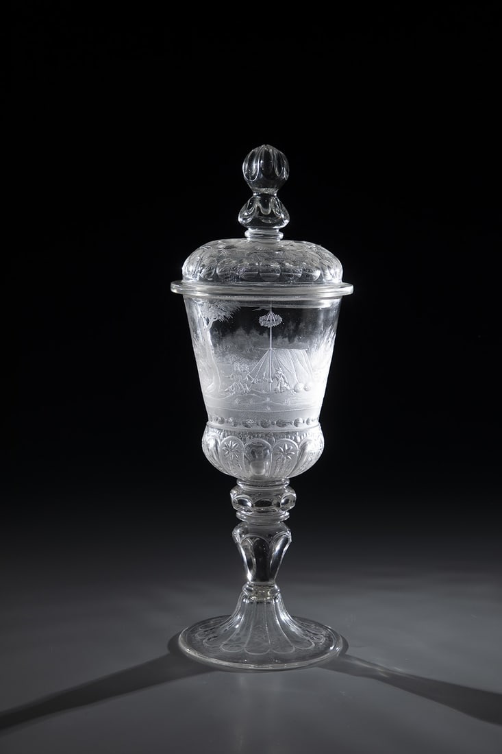 Lidded goblet with soldiers' camp: Lidded goblet with soldiers' camp Franz Gondelach, Kassel, c. 1710 On the raised foot and at the bulbous base of the cuppa, borders of alternately polished rows of spheres run. In between,