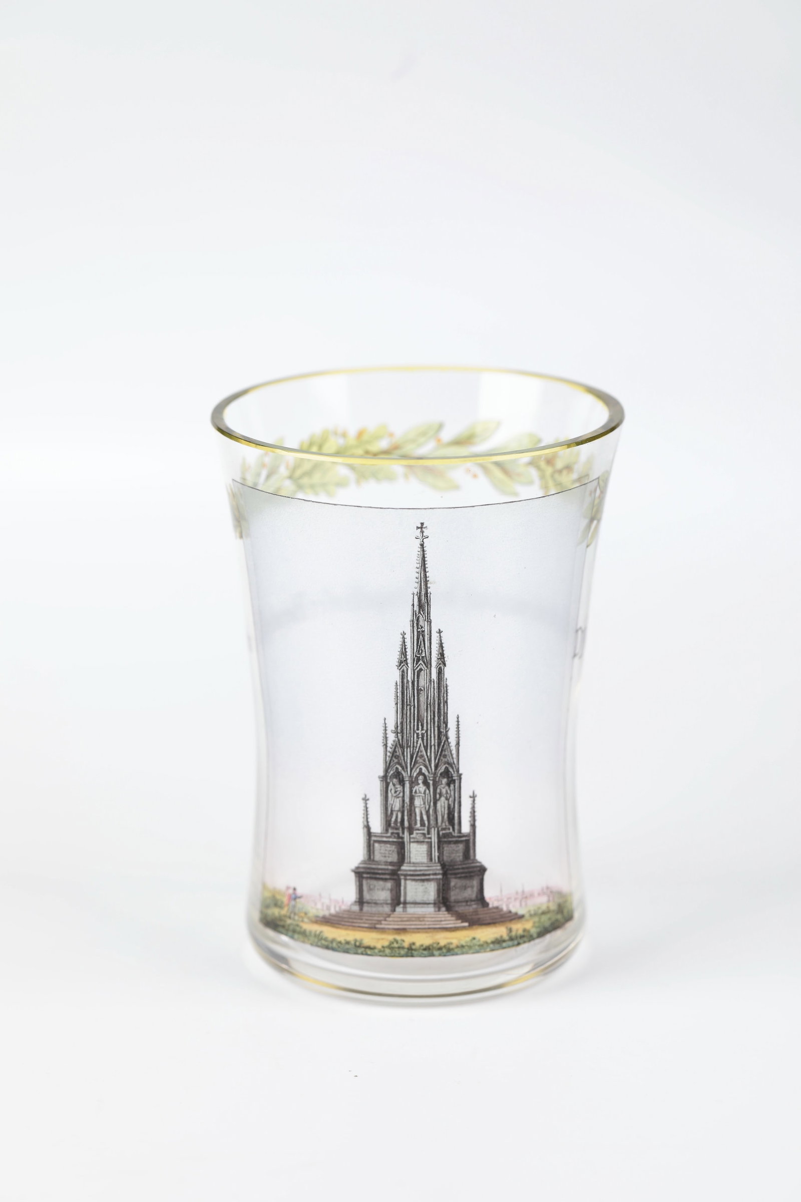Mug with the folk monument on Tempelhofer Berg near Berlin: Mug with the folk monument on Tempelhofer Berg near Berlin Berlin, Carl von Scheidt, dated 1820 Colorless glass. Frontal view framed in black on the waisted wall in fine transparent enamel painting:
