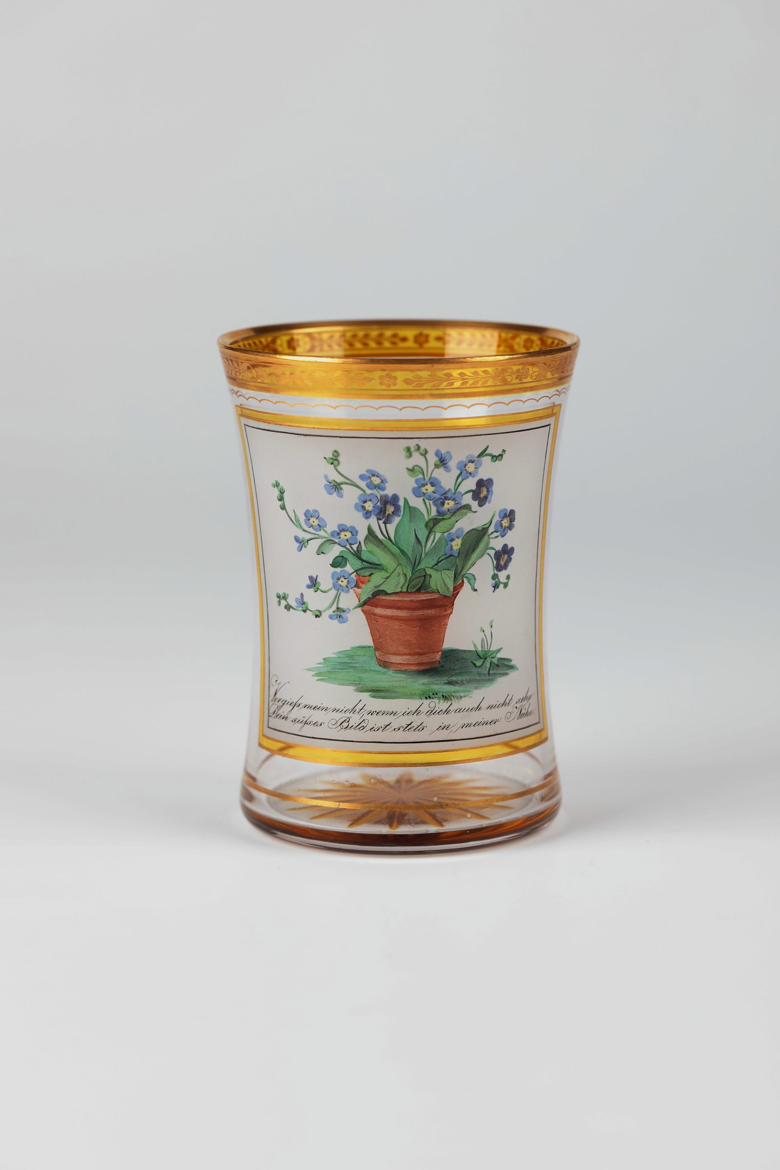 Friendship Mug: Friendship cup Anton Kothgasser, Vienna around 1815 Colourless glass. Bottom with silver-stained notched star. Waisted wall. Forget-me-not flower bush painted frontally on a white background. Below it