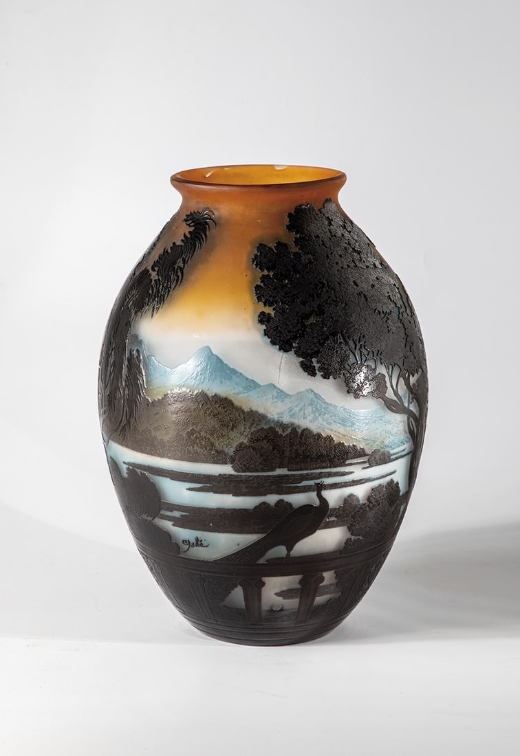 Vase ''Le Lac de Côme le soir'': Vase ''Le Lac de Côme le soir'' Émile Gallé, Nancy, 1920-36 Colorless, irregularly blue and orange underpinned violet overlaid glass. Etched décor in relief all around: atmospheric sunset scene on