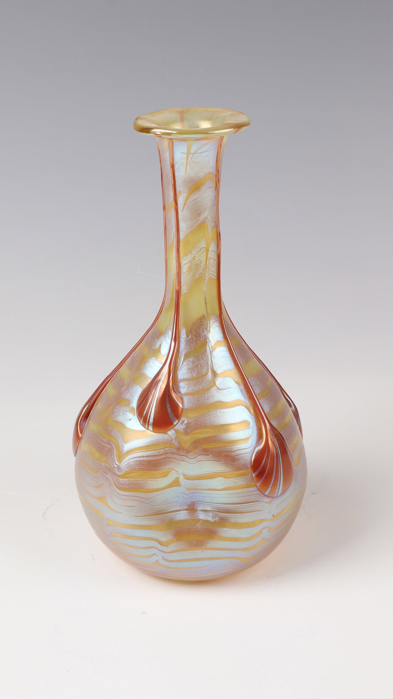 Rare vase ''opal phenomenon Gre 1/4, drop metallic red with silver'' (1 of 2)
