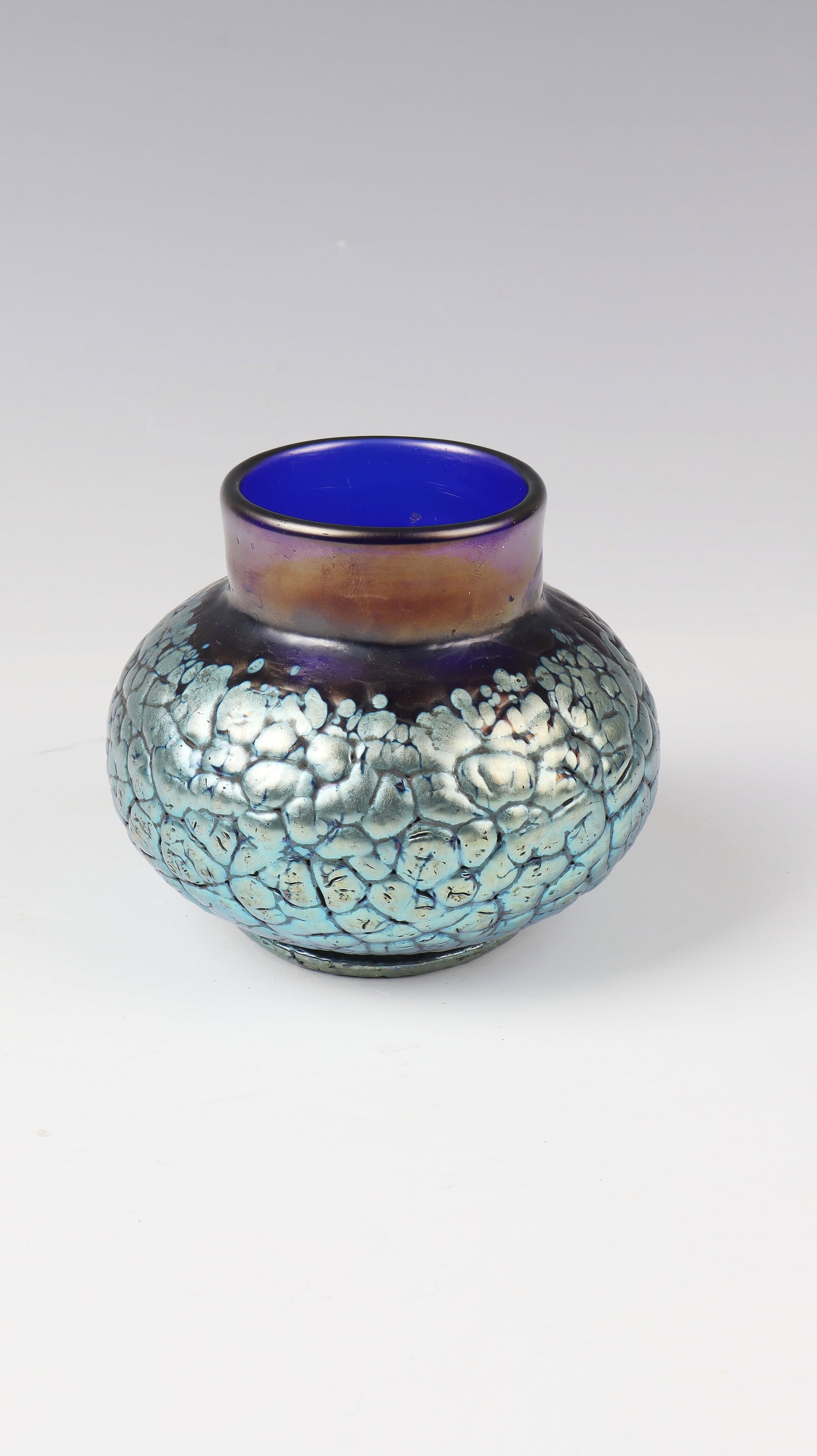 Vase ''Dark Blue Phenomenon Gre 377'' (1 of 2)