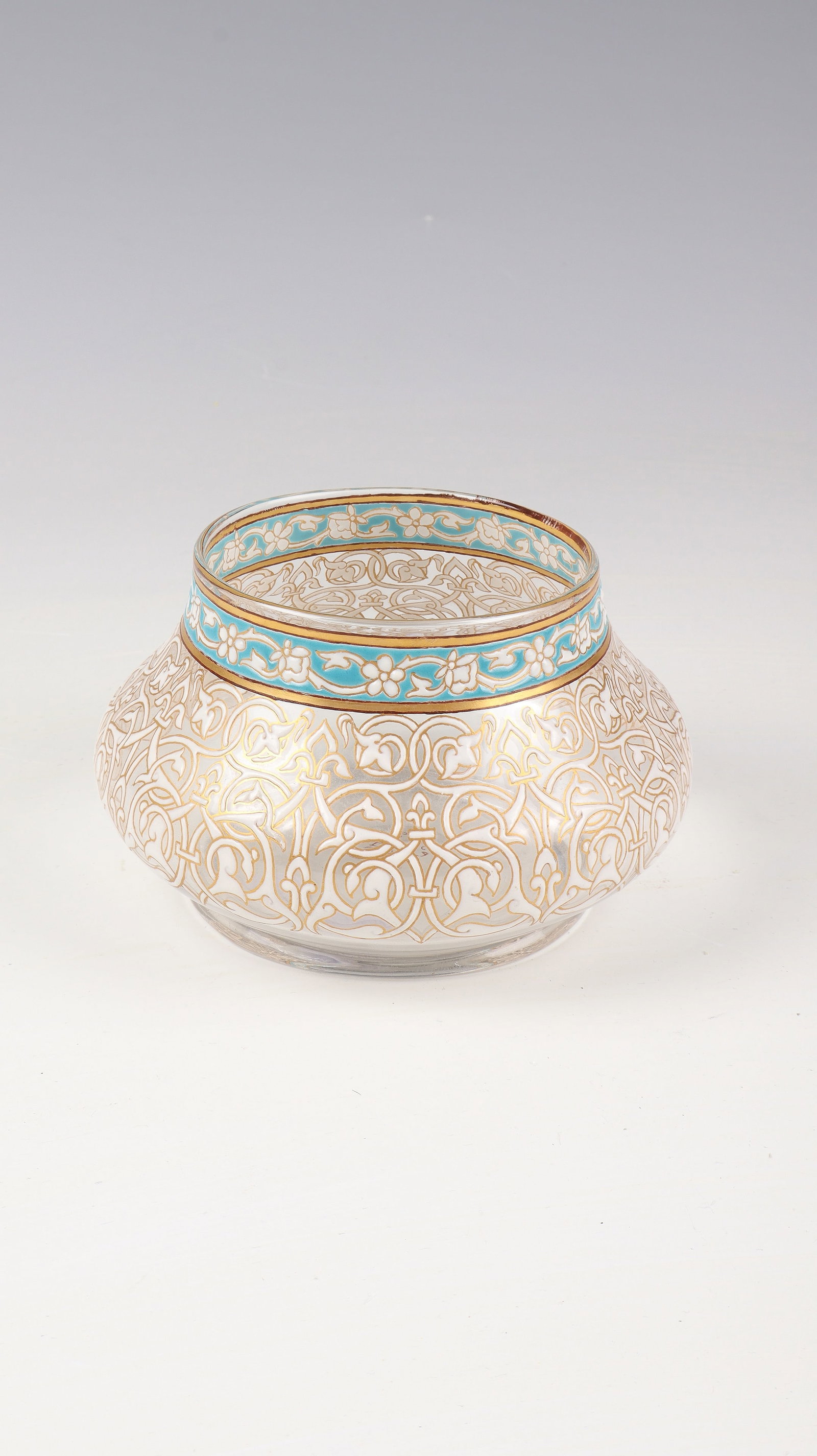 Shell: Bowl Philippe-Joseph Brocard, Paris, c. 1875 Colourless glass with very finely executed white and light blue opaque enamel painting. Decor: Flower tendrils, rosettes and ornamental bands in a circumfe