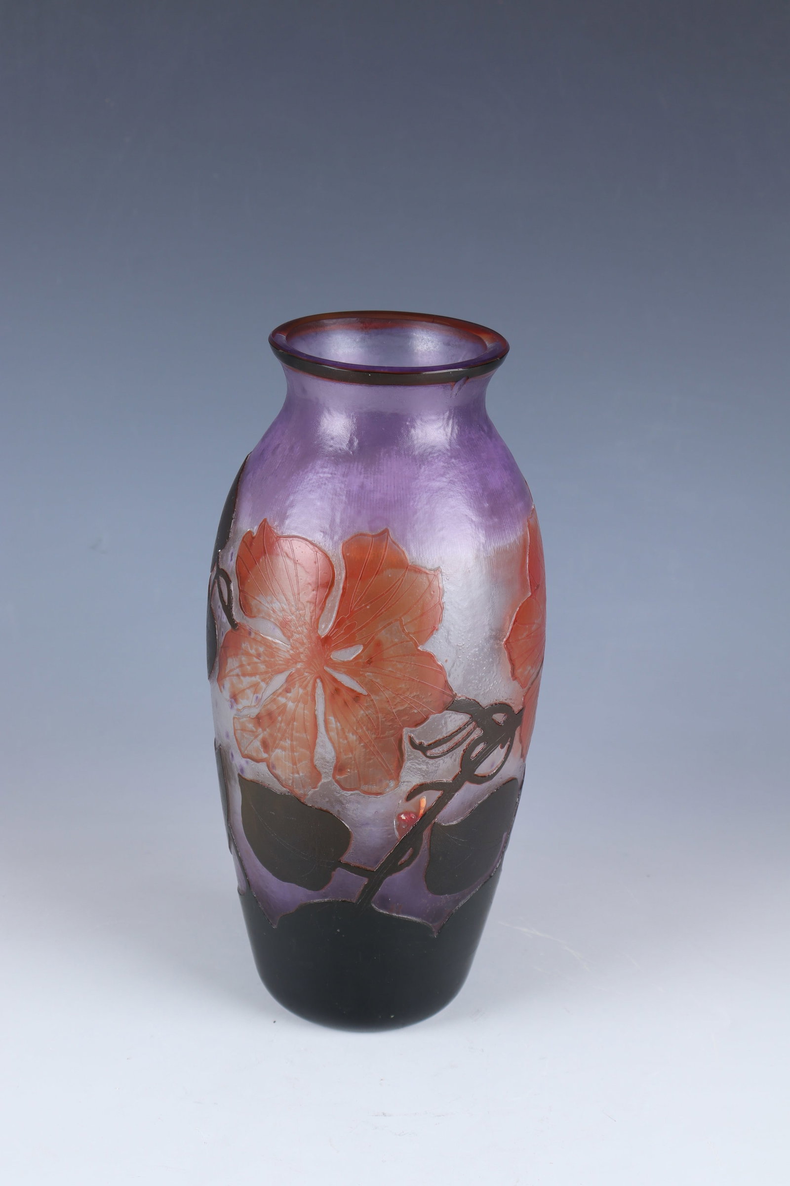Vase with poppy seeds: Vase with poppy seeds ''Arsall'' Vereinigte Lausitzer Glaswerke AG, Weisswasser / Oberlausitz, 1918 - 1929 Colourless glass, violet underlaid and green and orange-red overlay. Etched decoration in rel