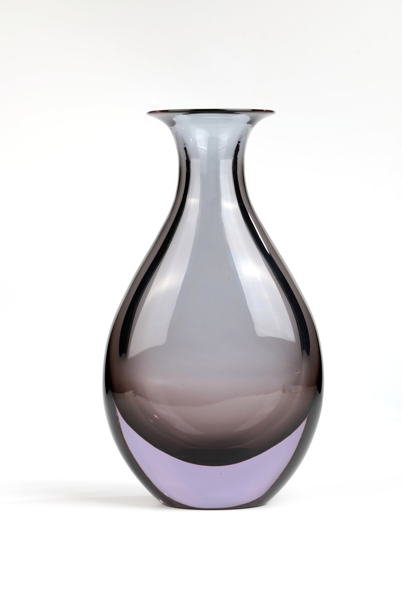 Vase ''Sommerso'': Vase ''Sommerso'' Flavio Poli (design), Seguso Vetri d'Arte, Murano, c. 1961 Colourless glass with underlays in olive green and aquamarine ('Verde Olive-cquamarina'). H. 33.5 cm Lit.: M. Heiremans, Se