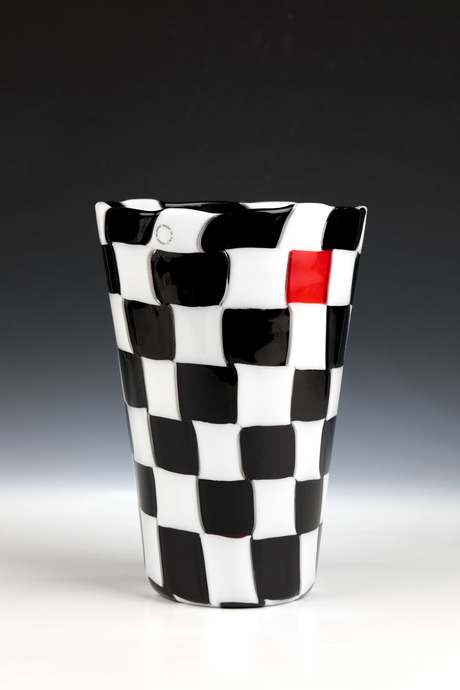 Vase ''V.V.V.'' (1 of 2)
