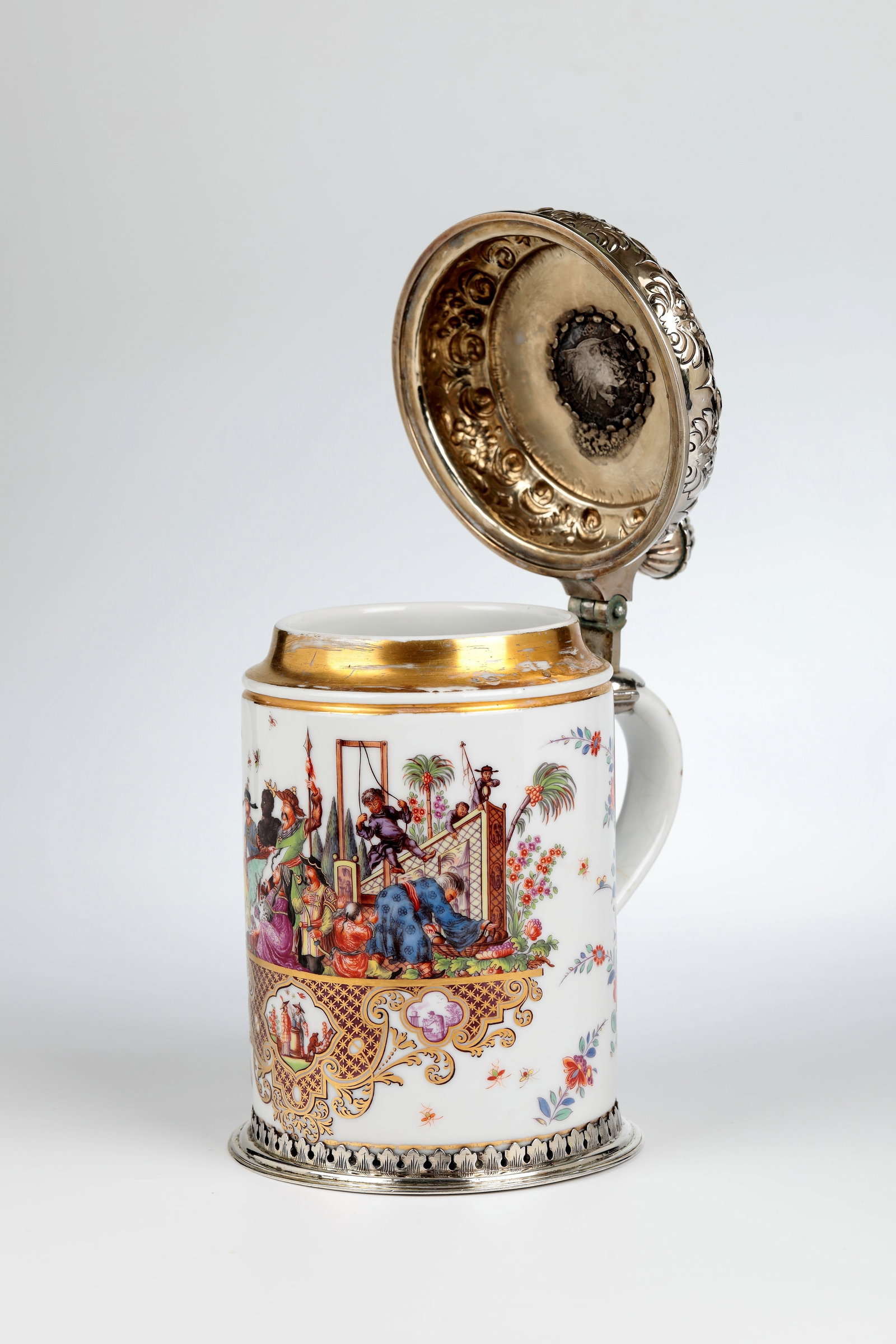 Important lidded jug - 10