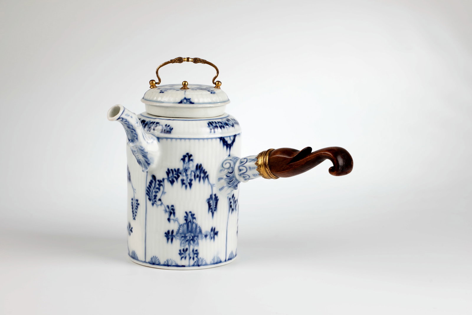 Chocolate pot: Chocolate pot Meissen, 2nd half of the 18th century porcelain with relief decoration ''broken staff'' and blue immortelle decoration. Lid with ventilation hole and gilded bronze mount. Gold-plated mou