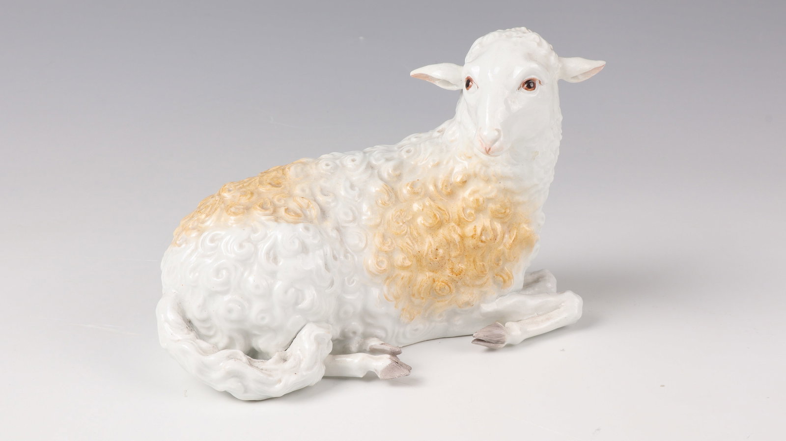 Large Reclining Sheep: Large reclining sheep Meissen, around 1760, model by J. J. Kändler Porzellan. Decorated in shades of brown. With blue sword mark. An ear restored. H. ca. 12.5 cm. L. ca. 17 cm. Cf.