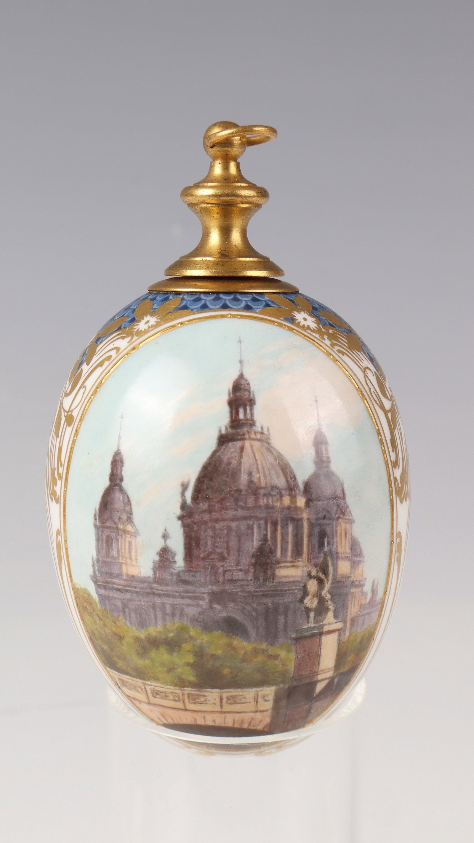 Porcelain bottle in the shape of an egg with the Berlin Cathedral (1 of 1)