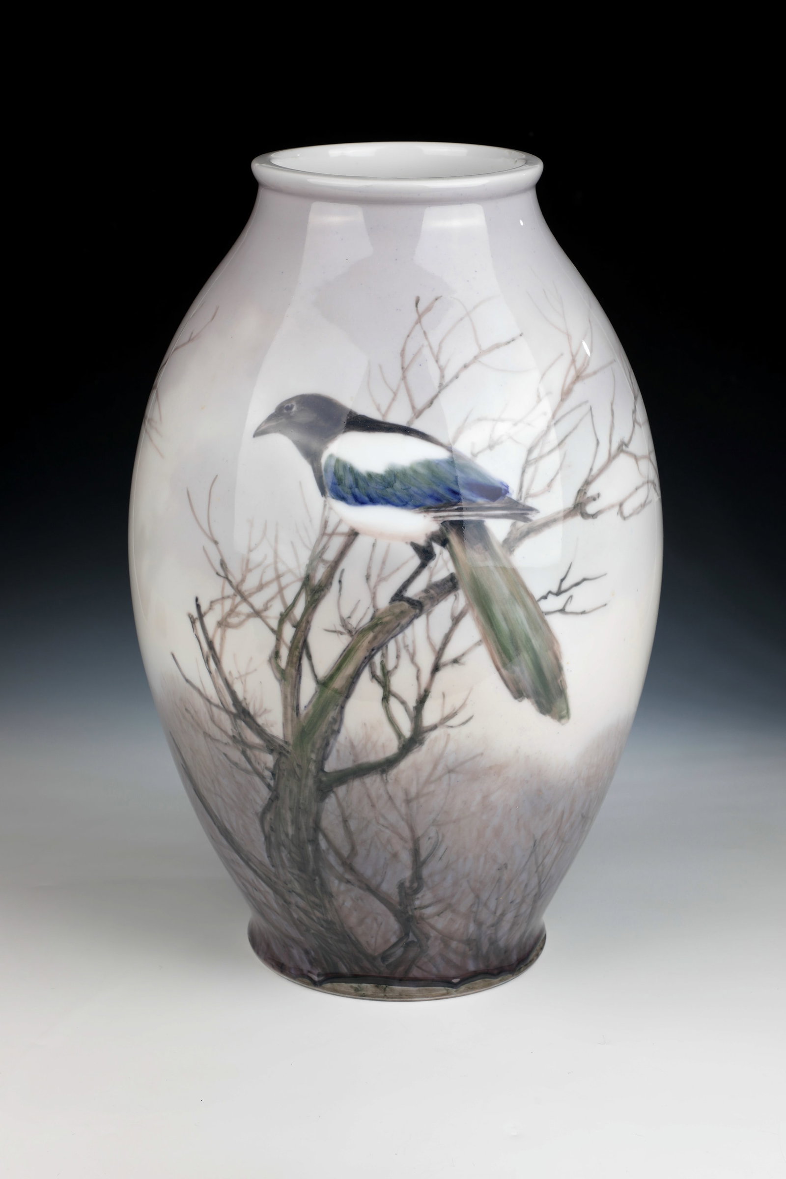 Museum floor vase with magpies (1 of 2)