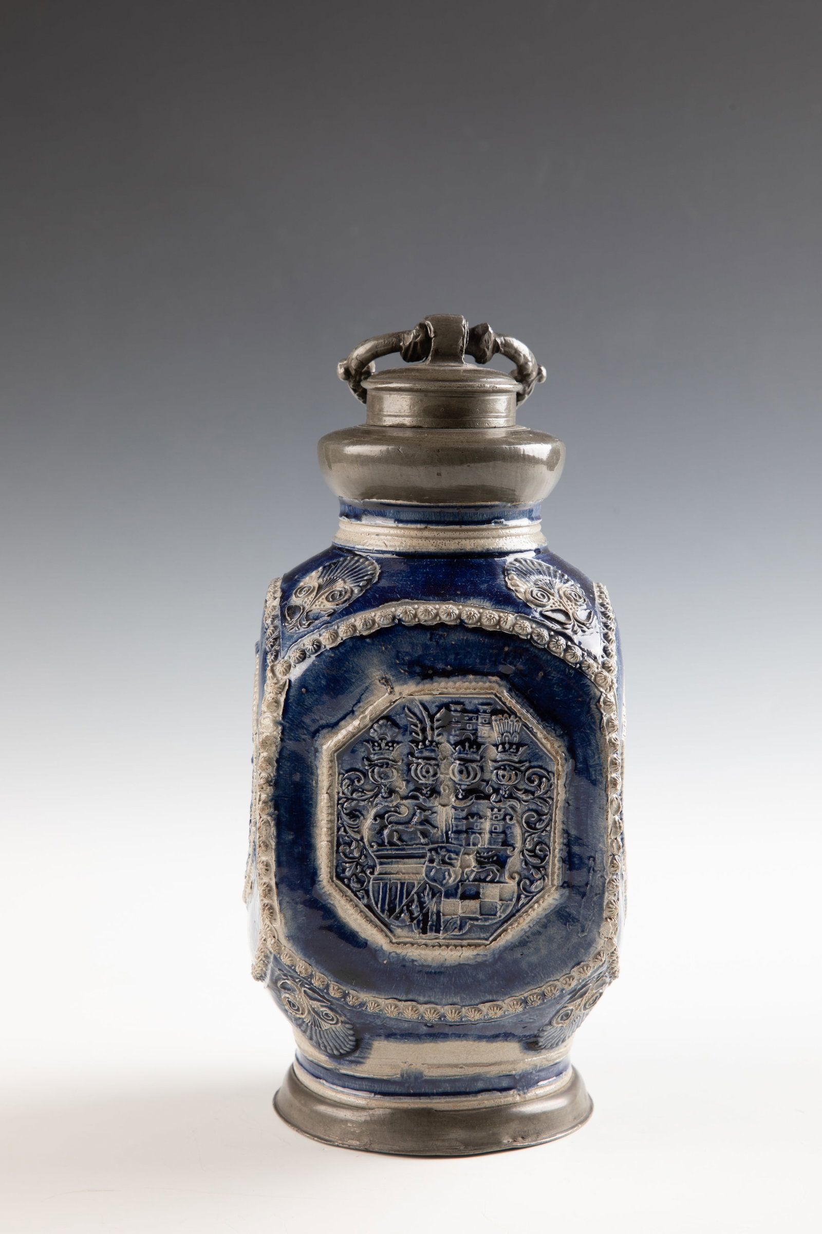 Screw bottle with coat of arms of the Counts of Sayn-Wittgenstein-Hohenstein Westerwald, dat. 1676 (1 of 6)