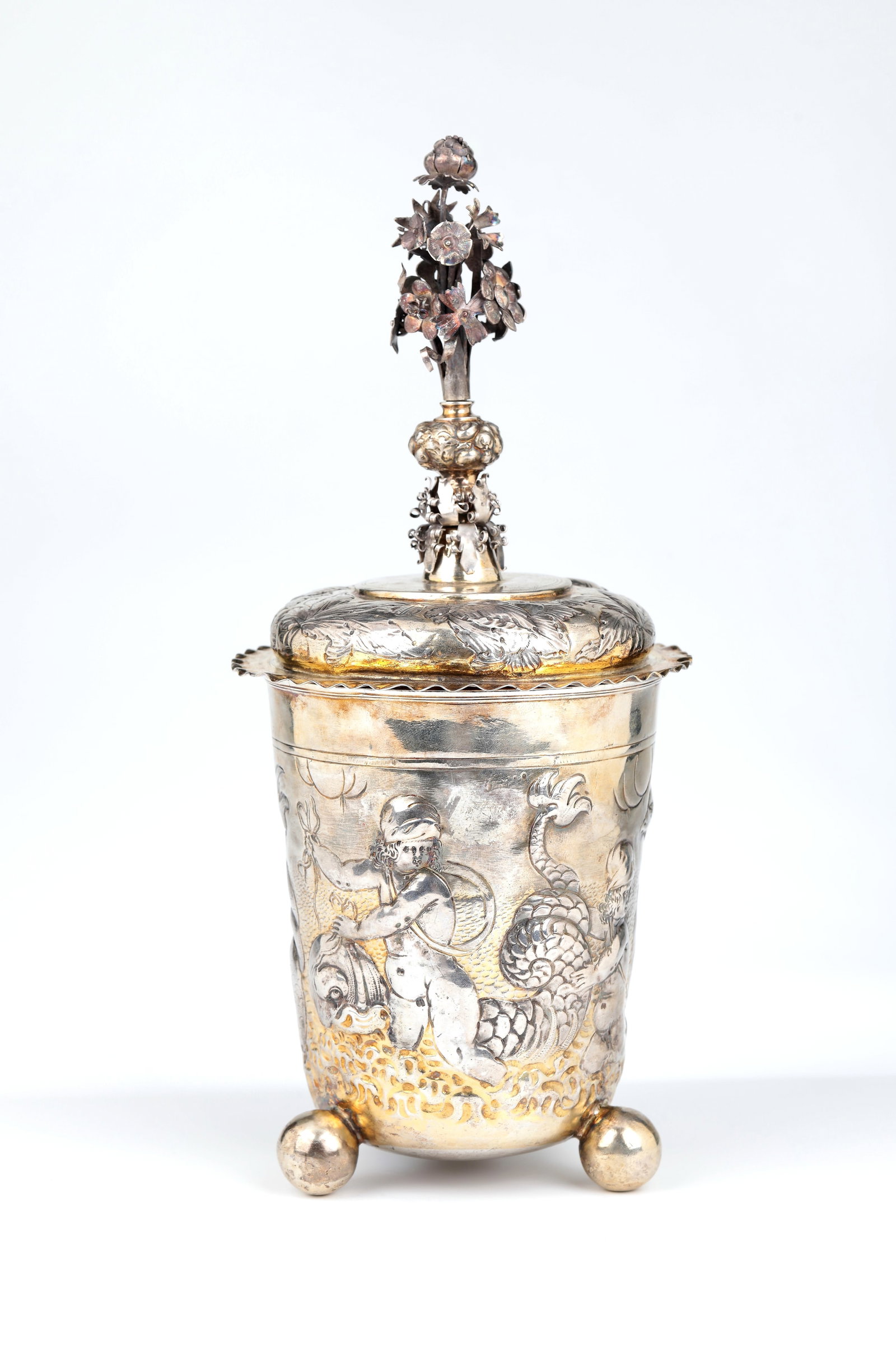 Significant Large Lidded Ball Base Cup: Important large lidd-spherical base cup Leipzig, c. 1660, master Hans I Scholler (master from 1642) silver, partially gilded on the outside, gilded on the inside. Slightly conical body, this one circu