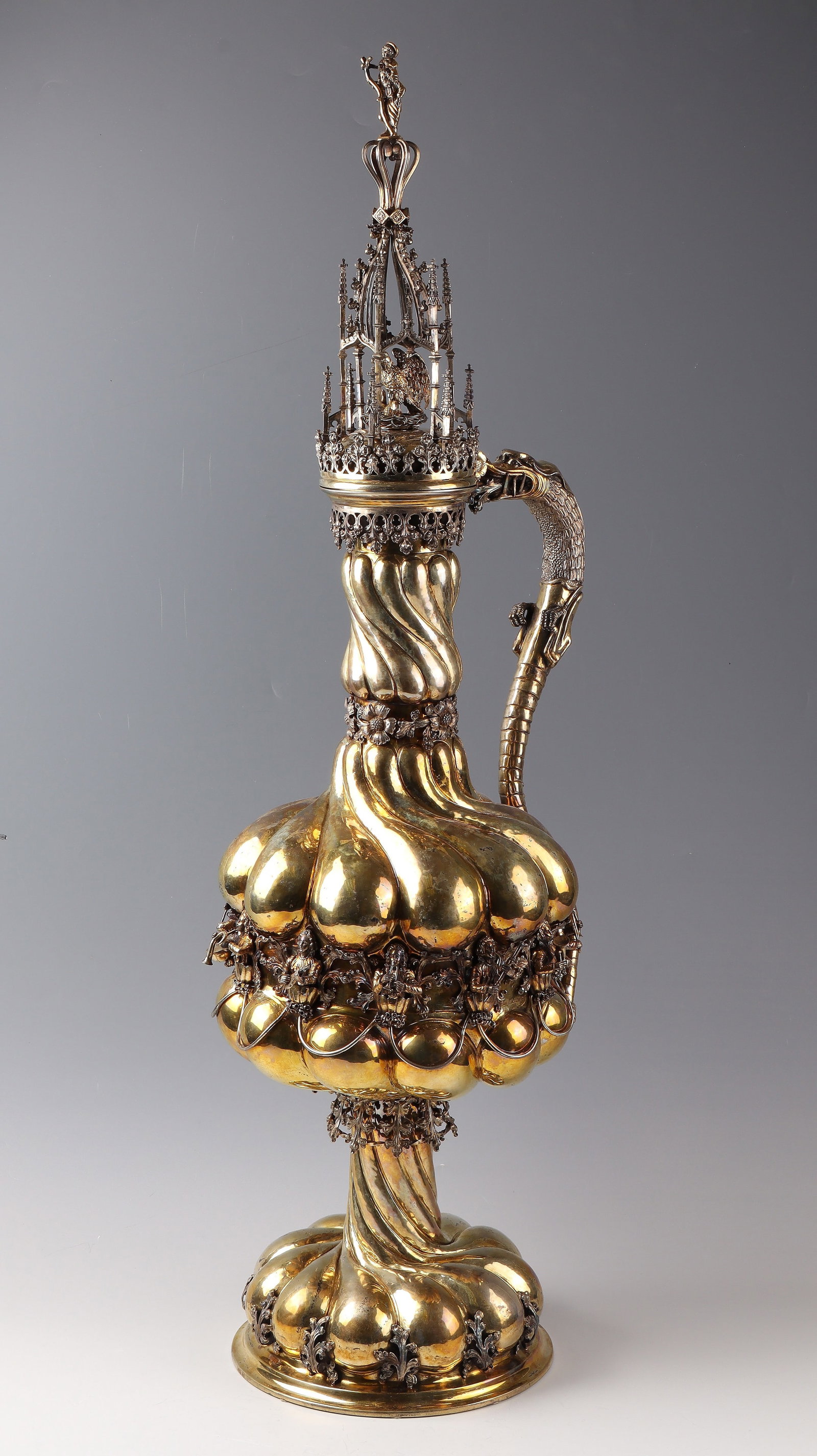 Magnificent jug in gilded silver: Magnificent jug made of gilded silver German, Hanau, attributed to Neresheimer, E. 19th century silver, embossed, cast, body gilded. Eleven-backed foot on a round stand and belly worked in the form of