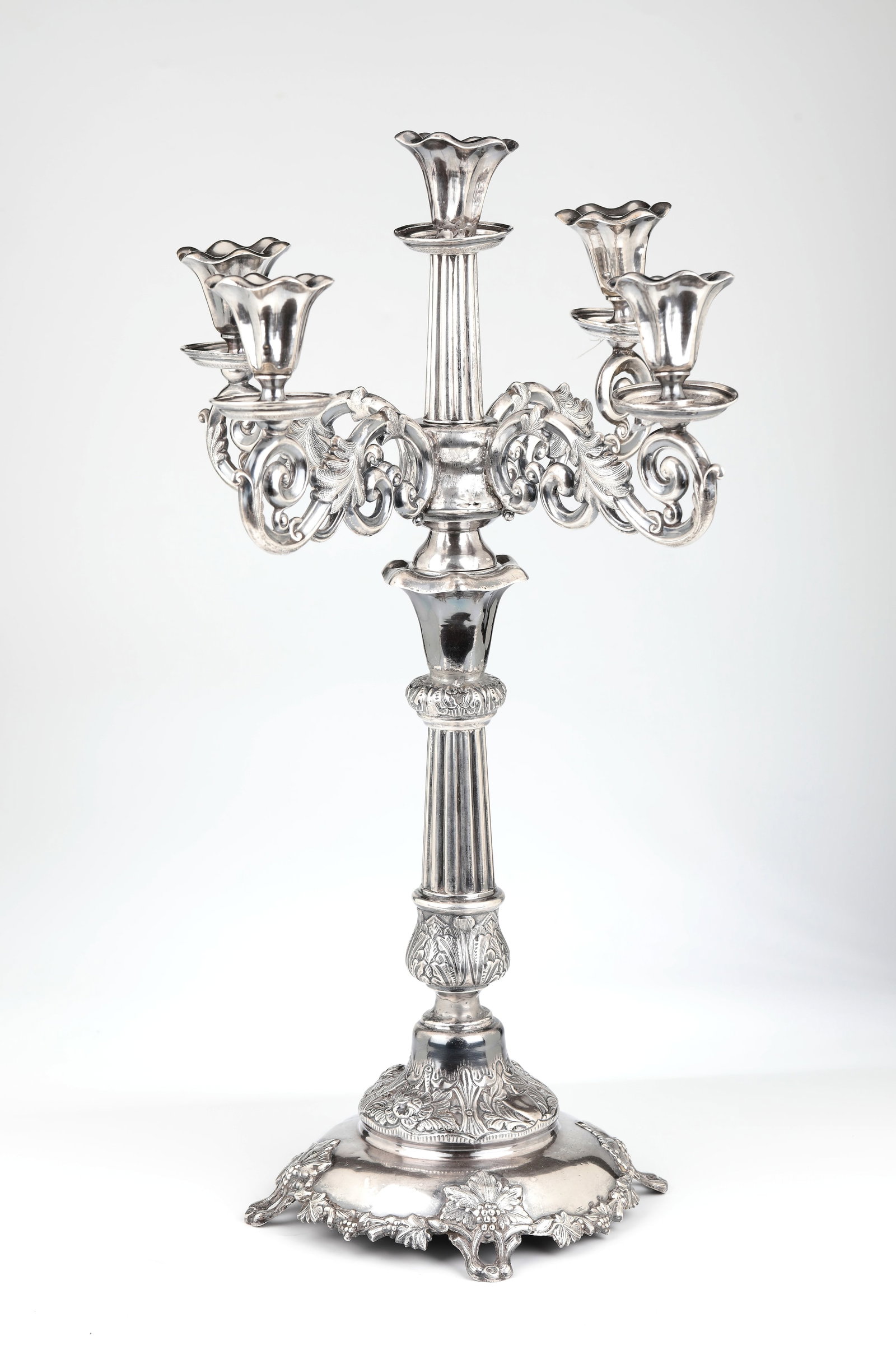 Large five-light candlestick: Large five-flame candelabrum Russia, St. Petersburg, c. 1900 silver. Richly reliefed and chiselled with acanthus ornamentation, leaf and rocaille ornamentation. Curly stance on voluted feet, fluted ba