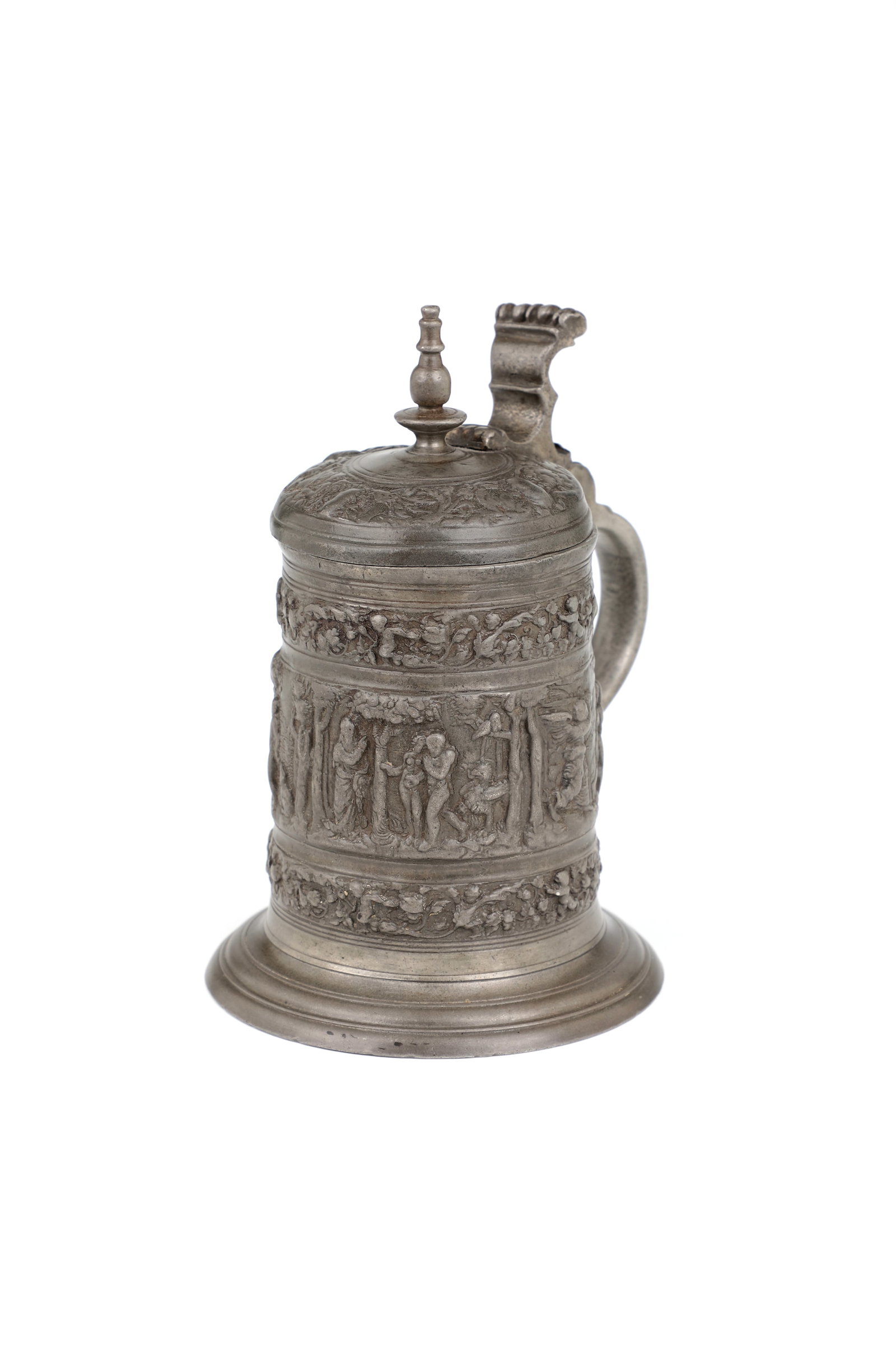 Pewter relief jug with scenes from paradise: Relief jug made of pewter with scenes from the Marienberg paradise, probably around 1575 On the wall between Renaissance borders with cupids and tendrils, circumferential relief decoration: Creation