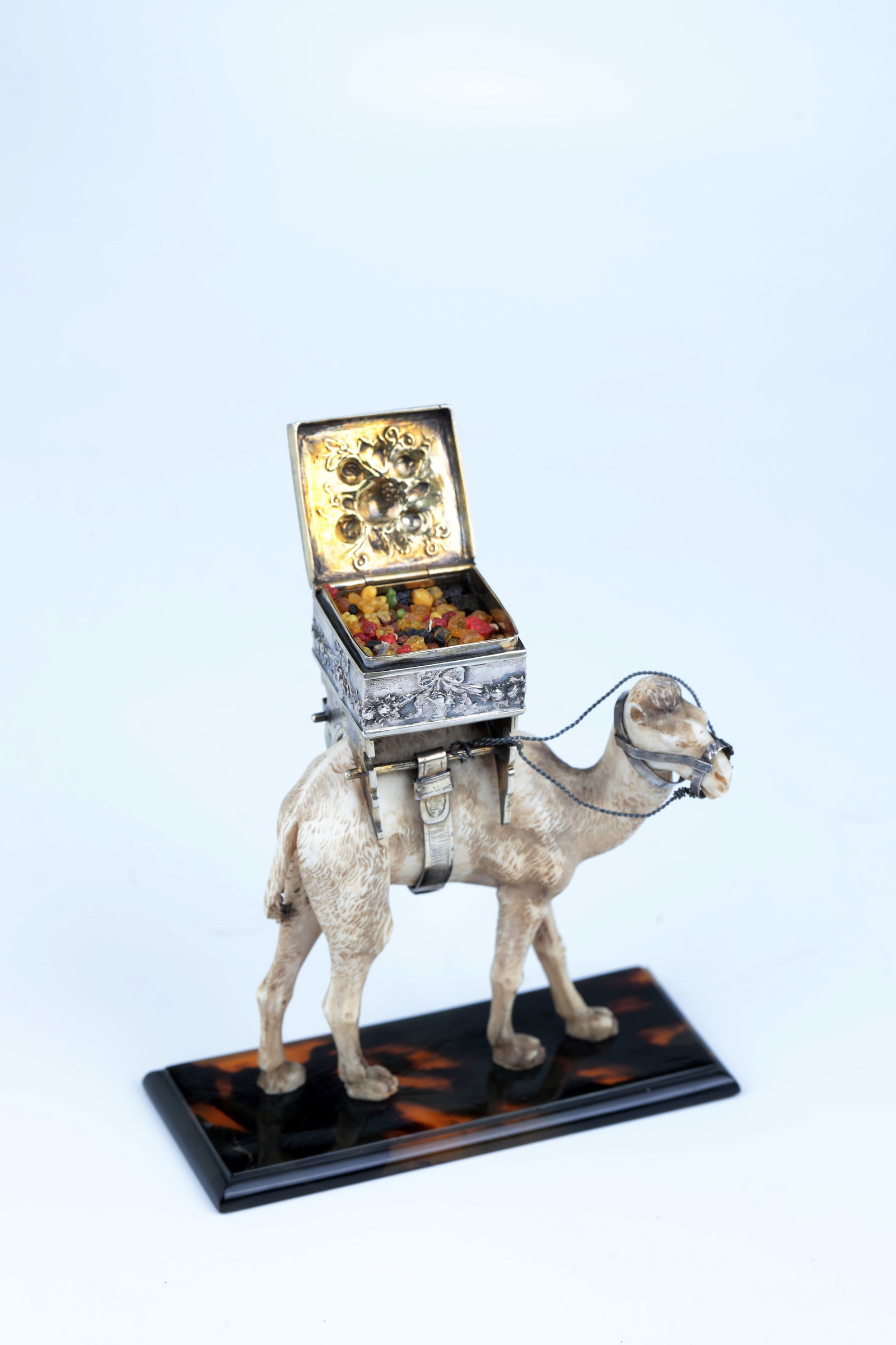 Camel with treasure chest: Camel with treasure chest France or Germany, E. 18th/A. 19th century Fully sculpted and naturalistic dromedary carved in horn, carrying a chest filled with ''precious stones''. Halter, saddle, girth a