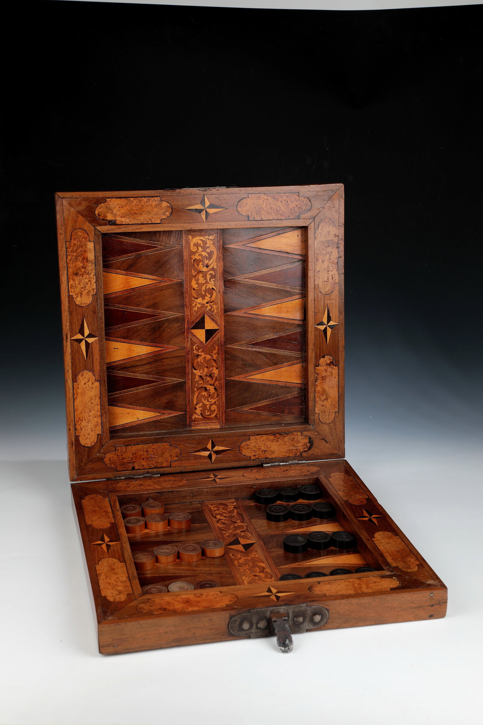 Museum game box for three board games (1 of 4)