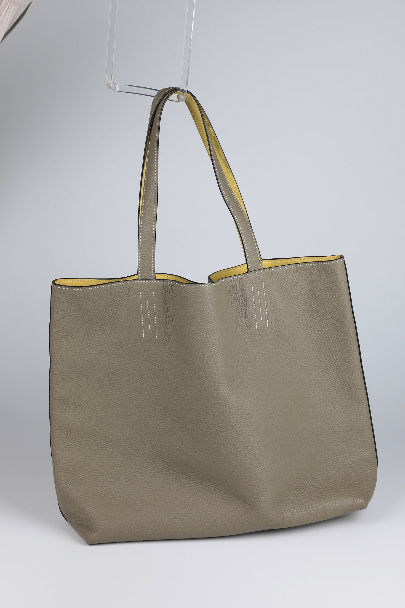 Hermès: Clemence Double Sense 36: Hermès: Clemence Double Sense 36 2011-2013 Reversible Tote Bag ''Double Sens 36'' in Clémence calfskin in olive grey and lemon yellow. Flat leather handles. With dust bag. Hardly any signs of use.