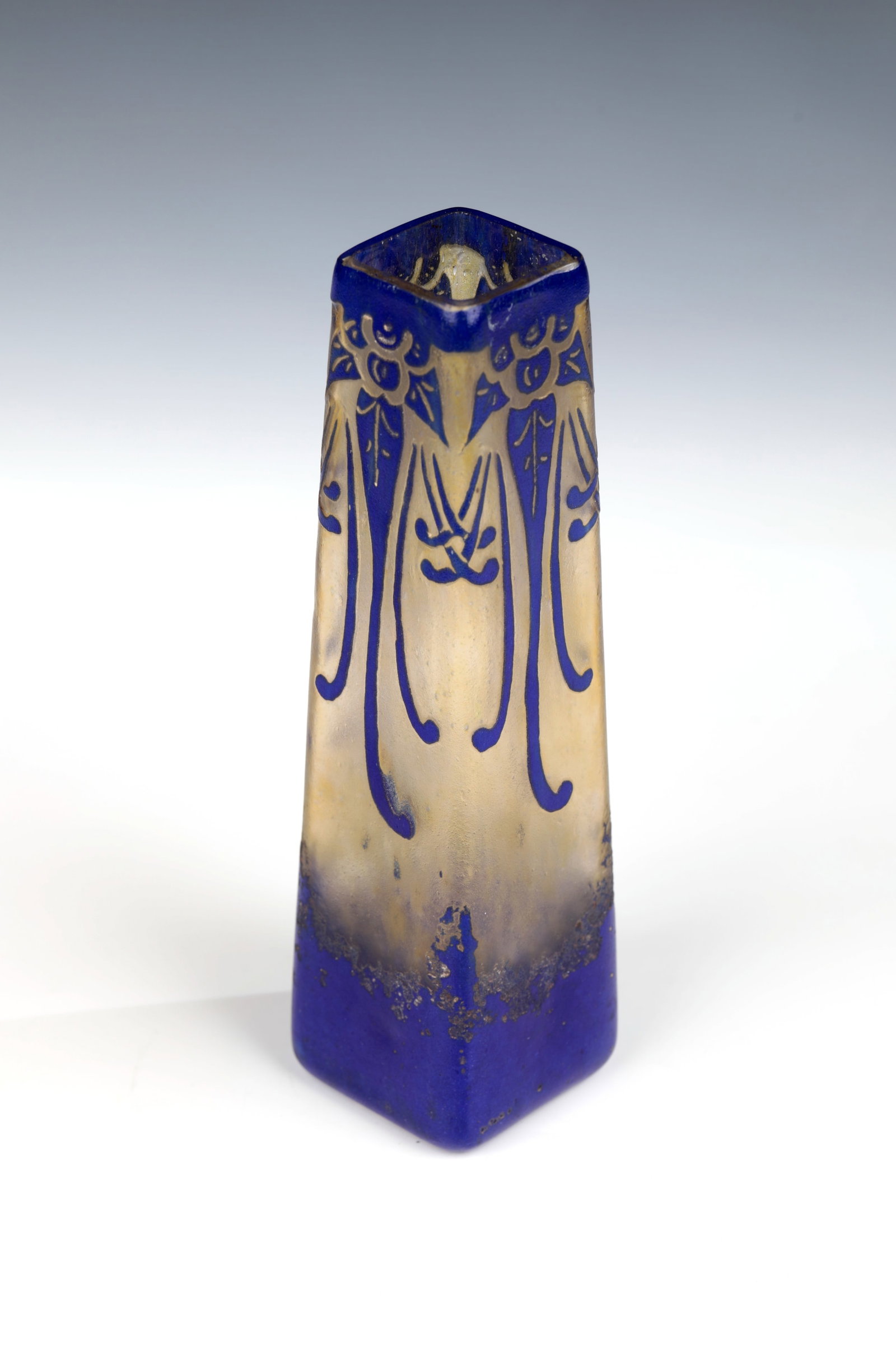 Vase: Vase Verreries Schneider, Épinay-sur-Seine, 1918-1922 Colourless glass with powdered and melted in yellow and blue. On the matt etched wall, etched floral decoration in relief in a