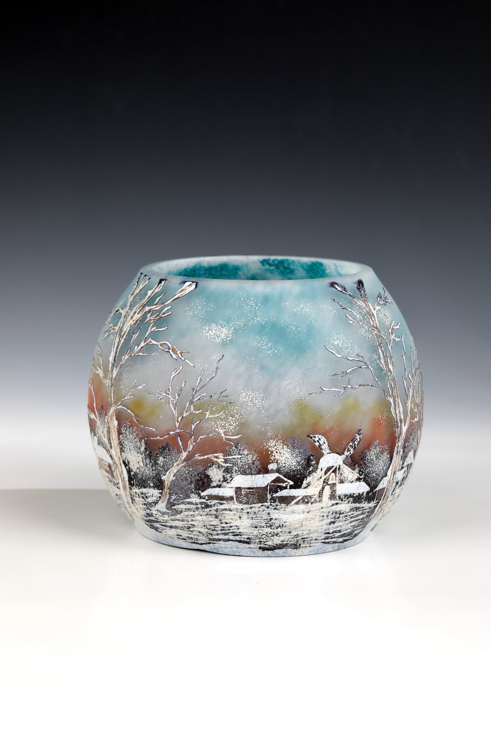 Spherical vase ''Paysage de forêt enneigé avec village'': Spherical vase ''Paysage de forêt enneigé avec village'' Legras & Cie., Verreriers de Saint-Denis, c. 1910 Colourless glass, inside with powder melting in turquoise, yellow, orange, brown