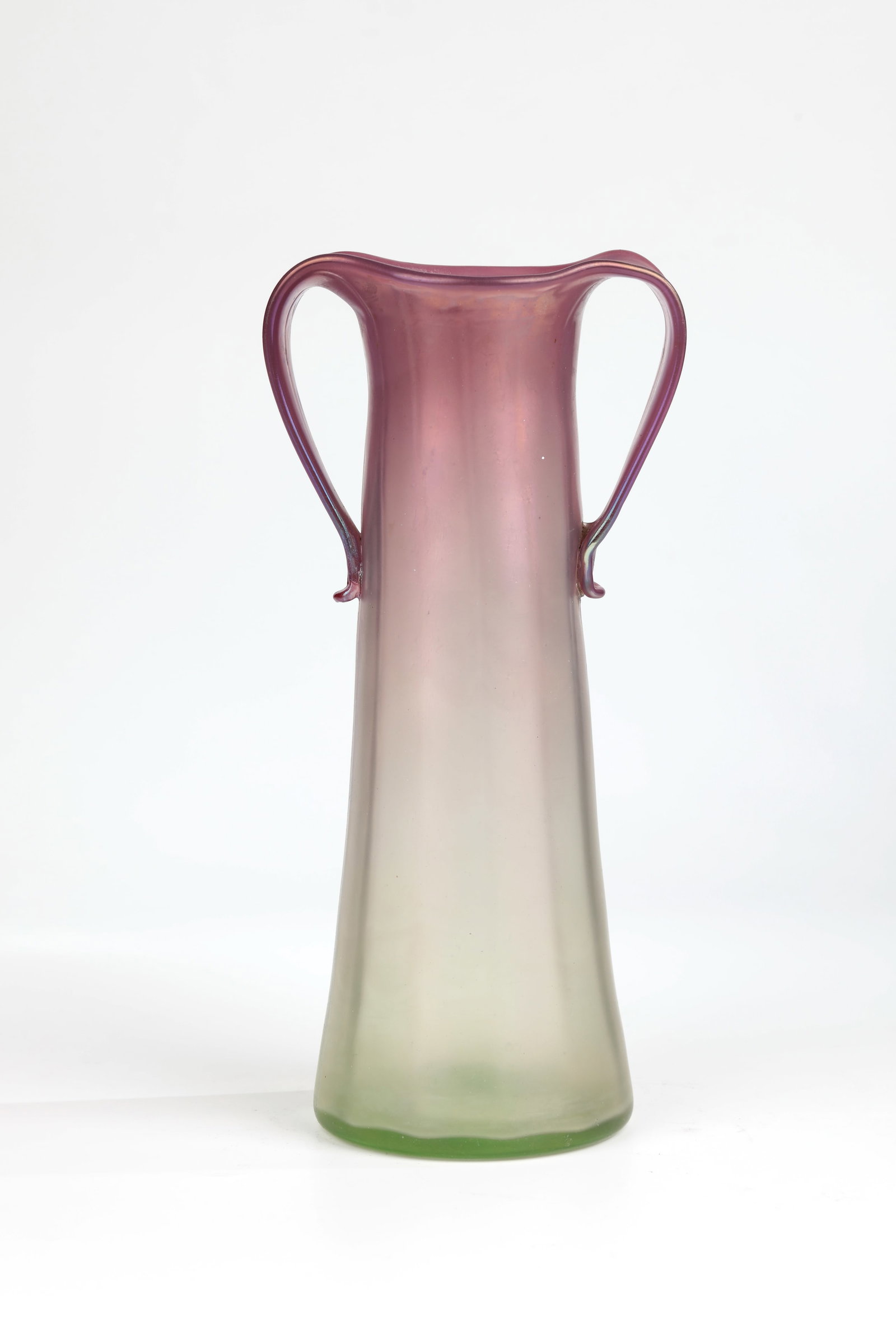 Decorative Handle Vase: Ornamental handle vase Jutta Sika (shape design), Loetz Wwe., Klostermühle, 1901 - Client: E. Bakalowits Söhne, Vienna Colourless glass, inner underlays in leaf green and opalescent pink.