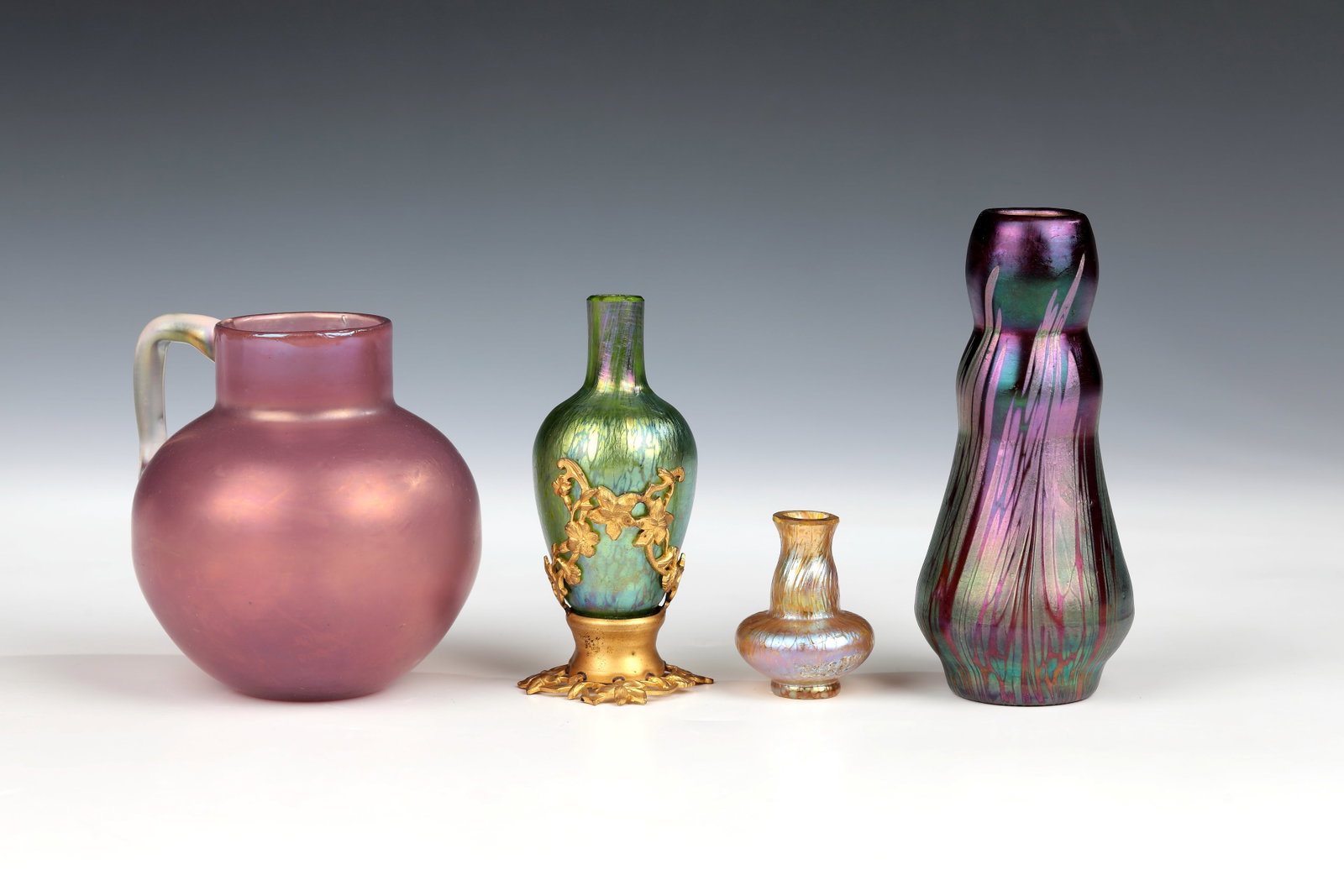 Four vases: Four vases including Marie Kirschner (design), Loetz Wwe., Klostermühle, from 1898 Various designs and decorations. Metal mount. H. 5 - 13 cm