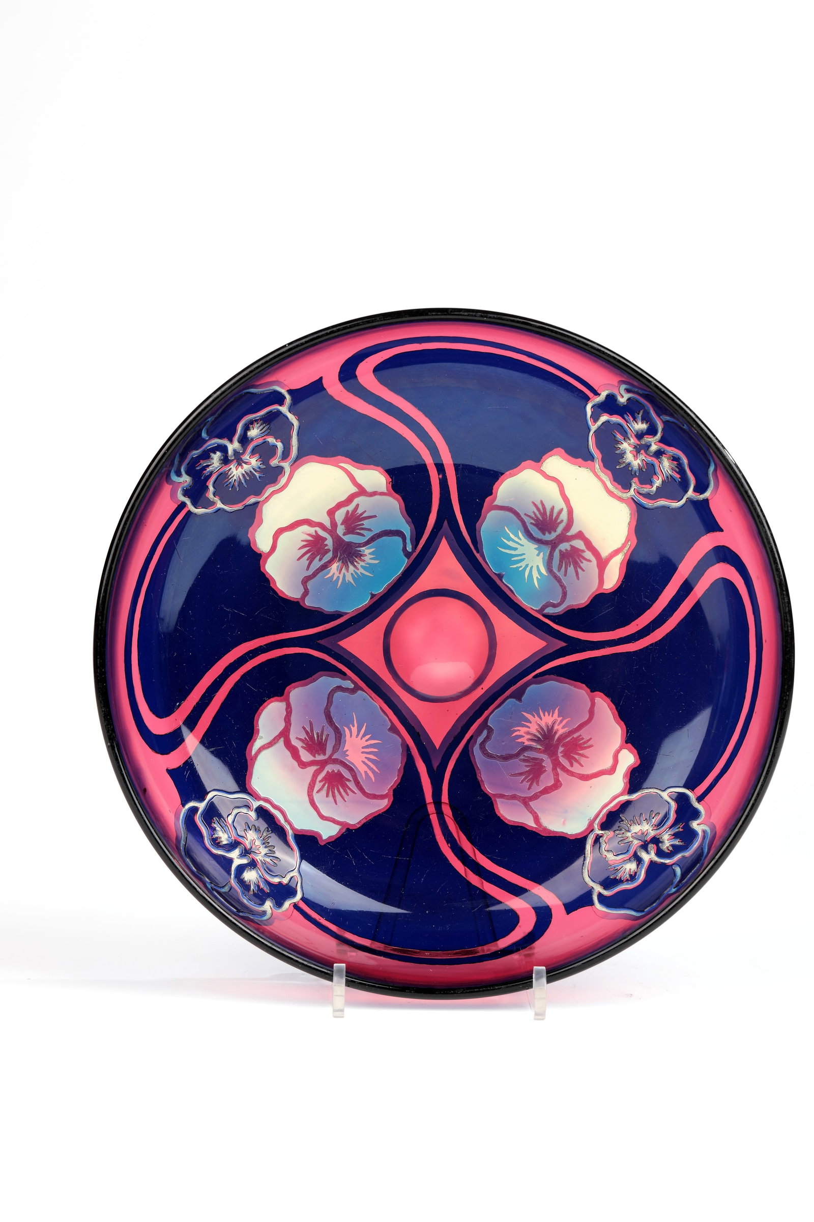 Shell: Bowl attributed to Josef Riedel (design attributed), Polaun, around 1905 Colourless glass with inner catch in ruby red and outer catch in bluelia. Relief etched décor: violets. D. 26 cm